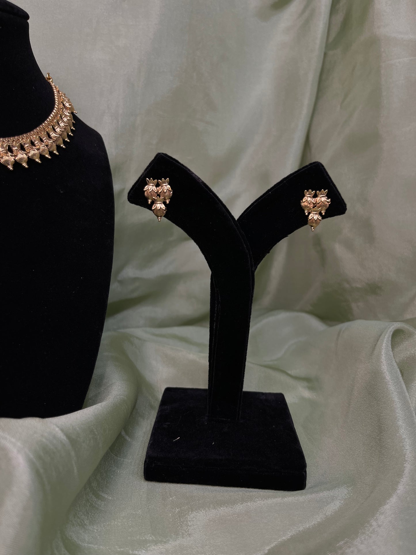 Antique gold necklace set