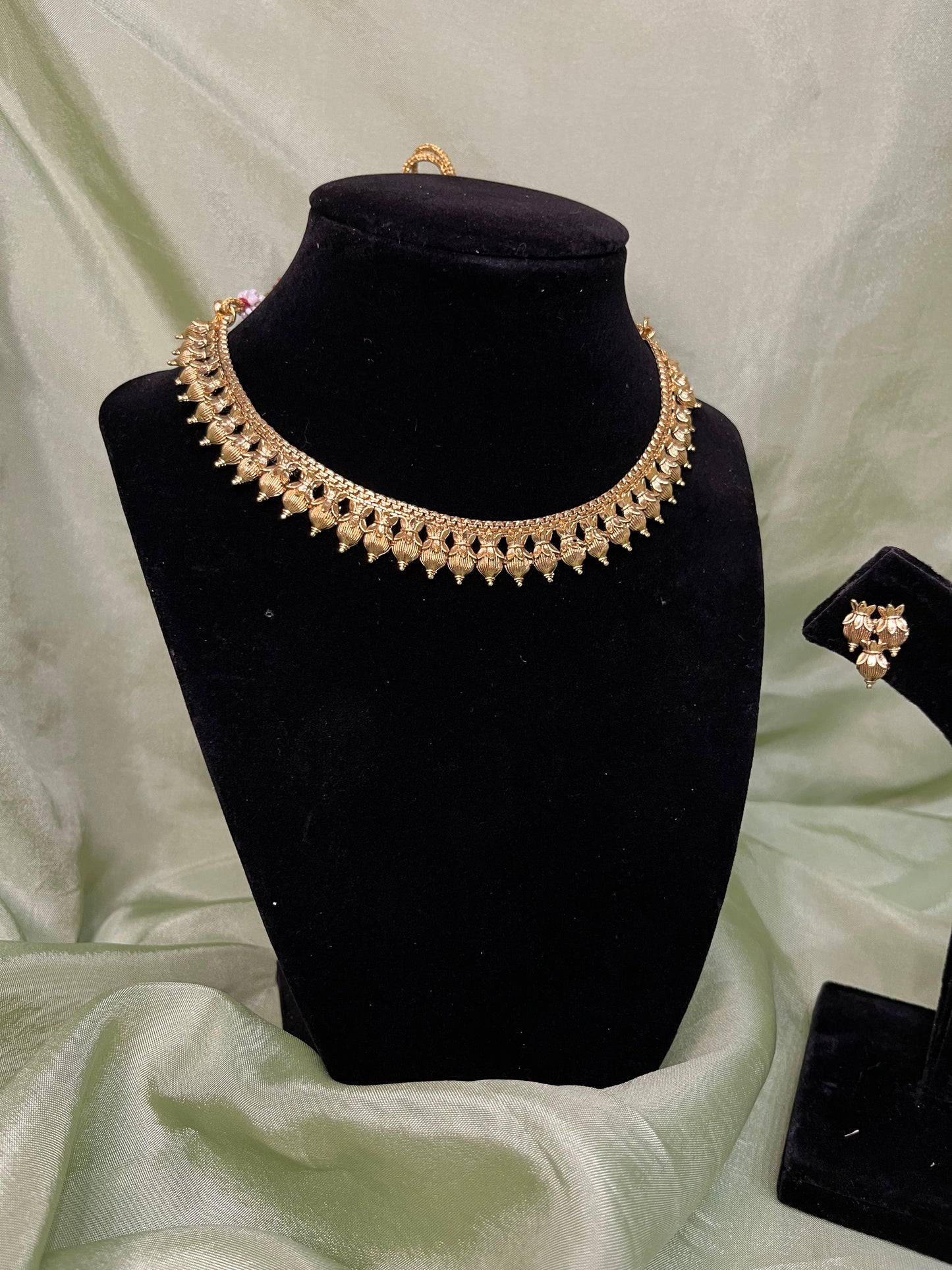 Antique gold necklace set