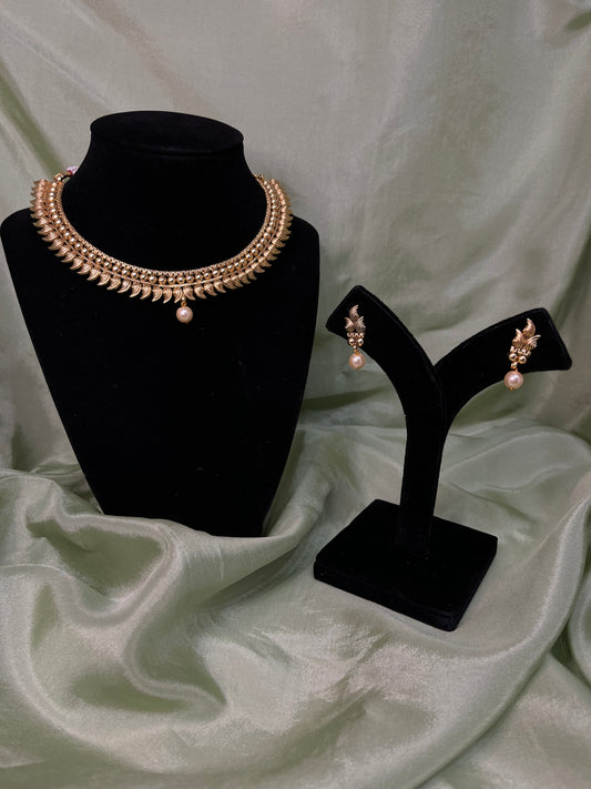 Antique gold necklace set