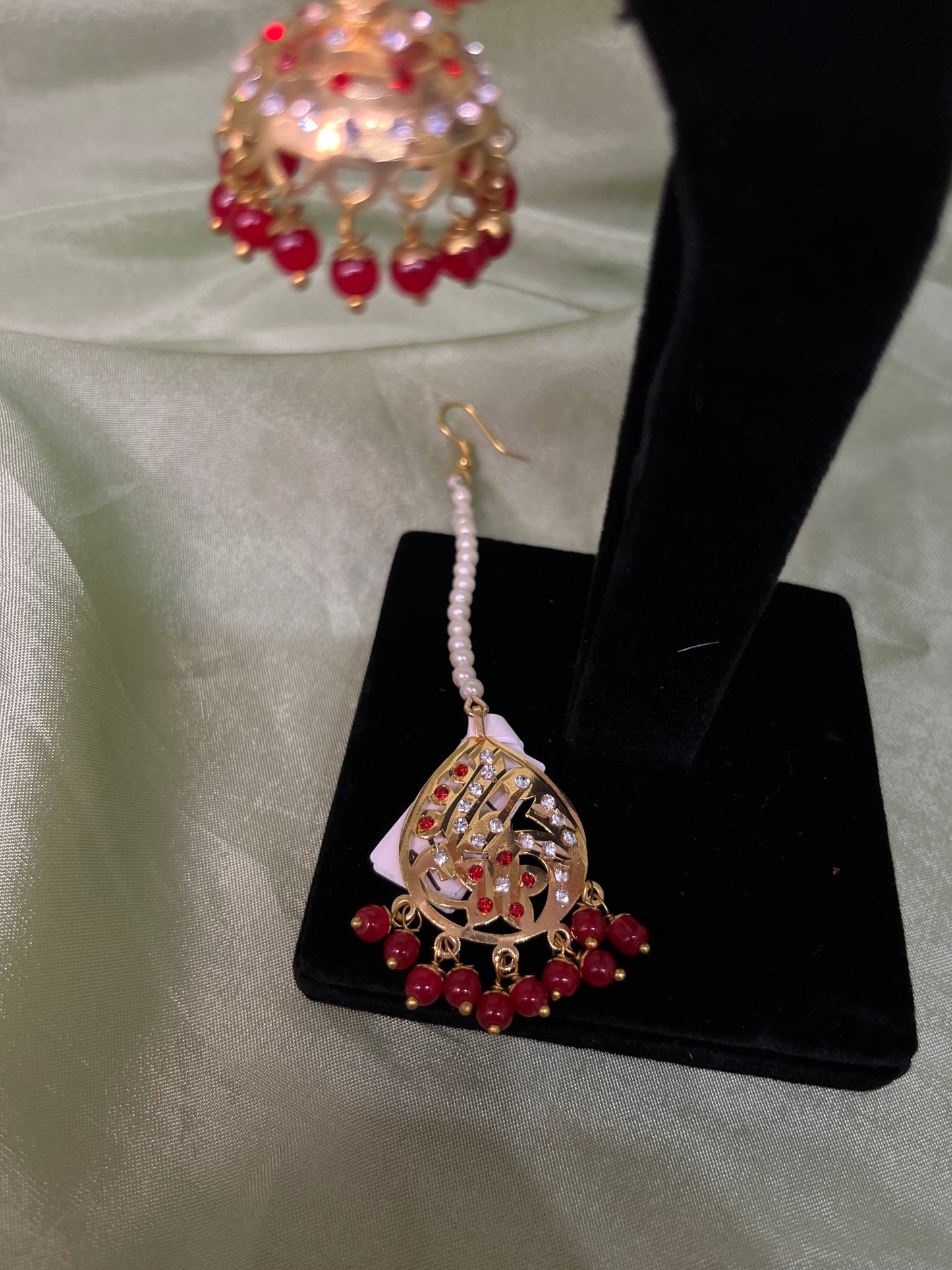 Maroon jadau earring/tikka set