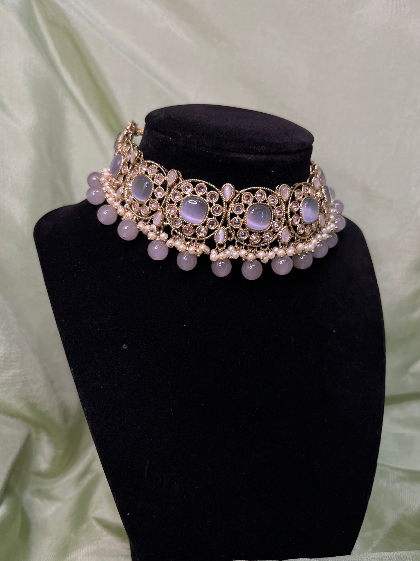 Light grey necklace set