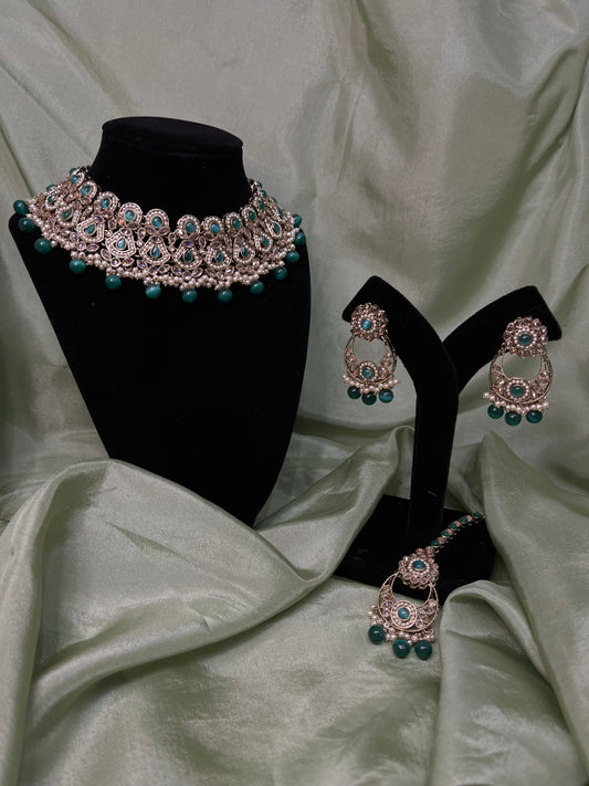 Emerald green necklace set