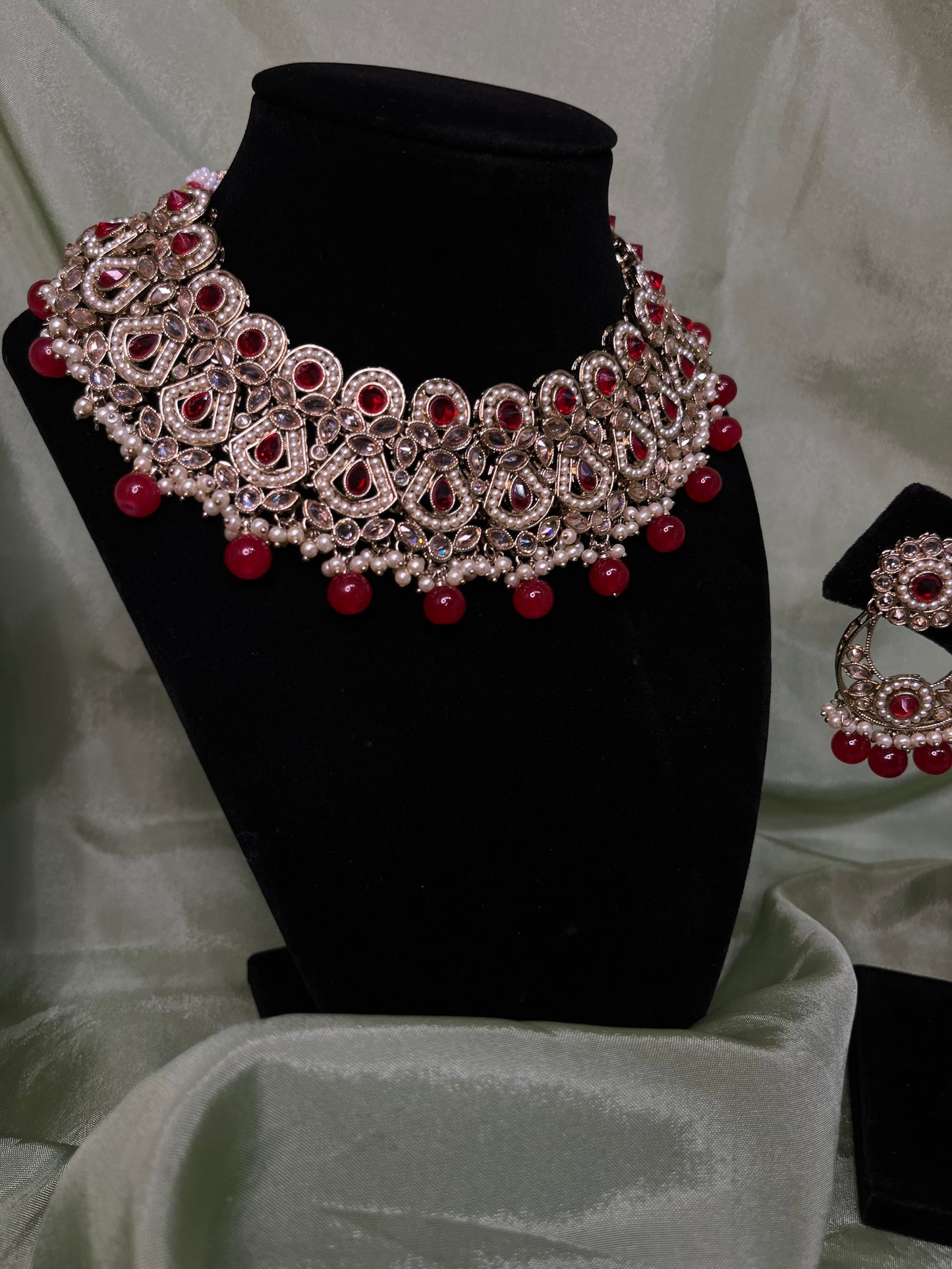 Red necklace set