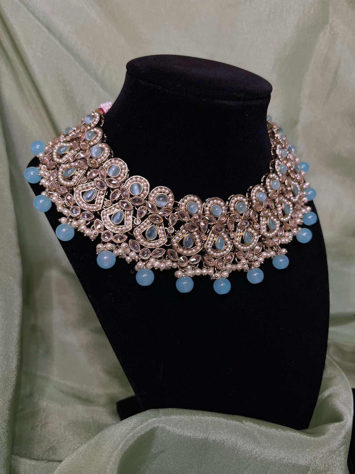Light blue necklace set