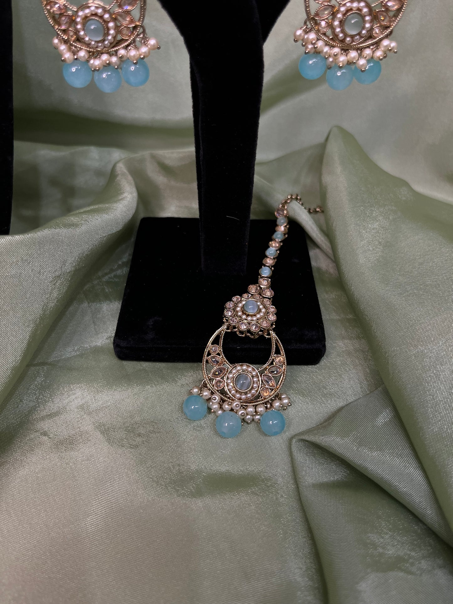 Light blue necklace set