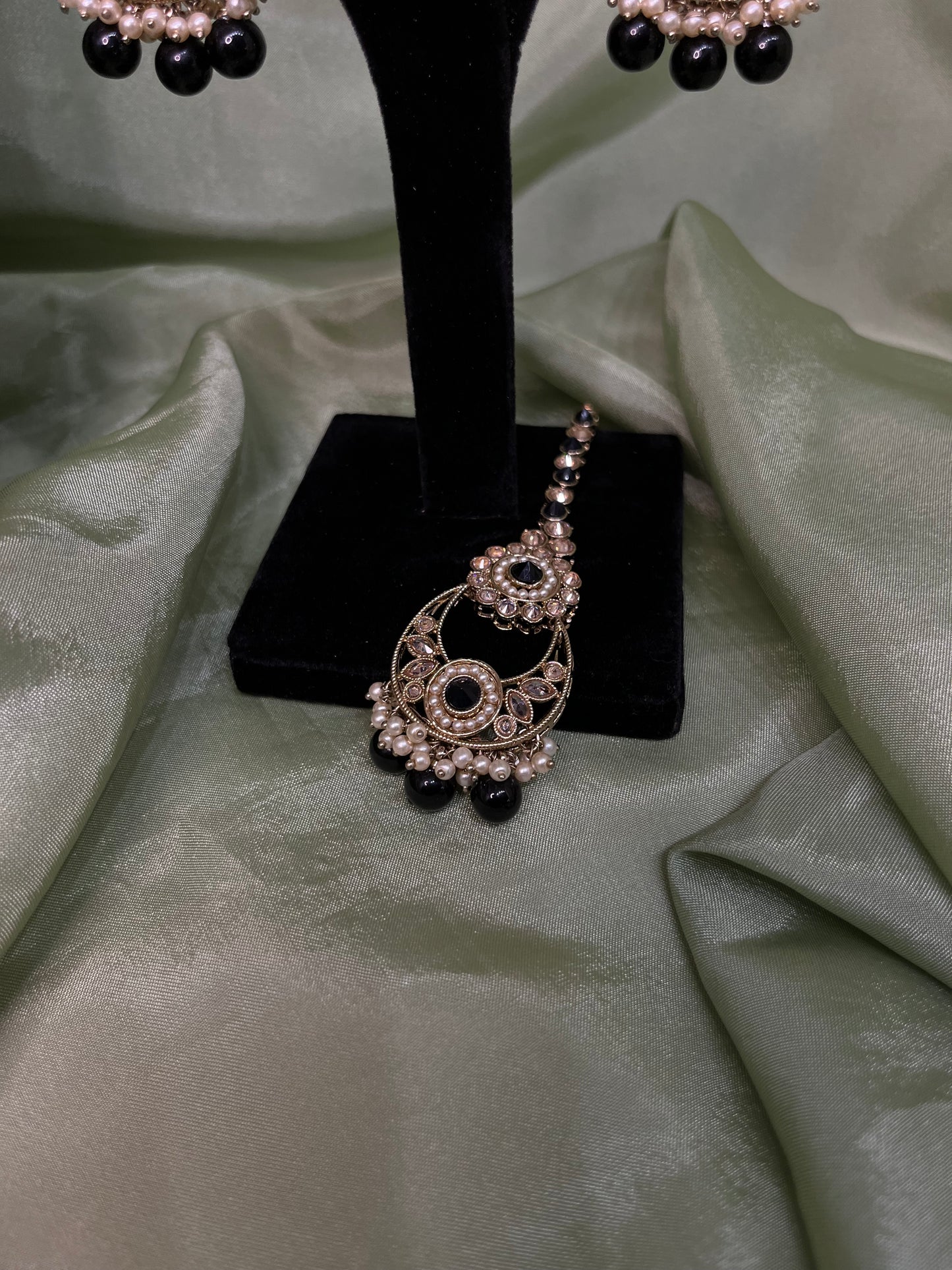 Black necklace set