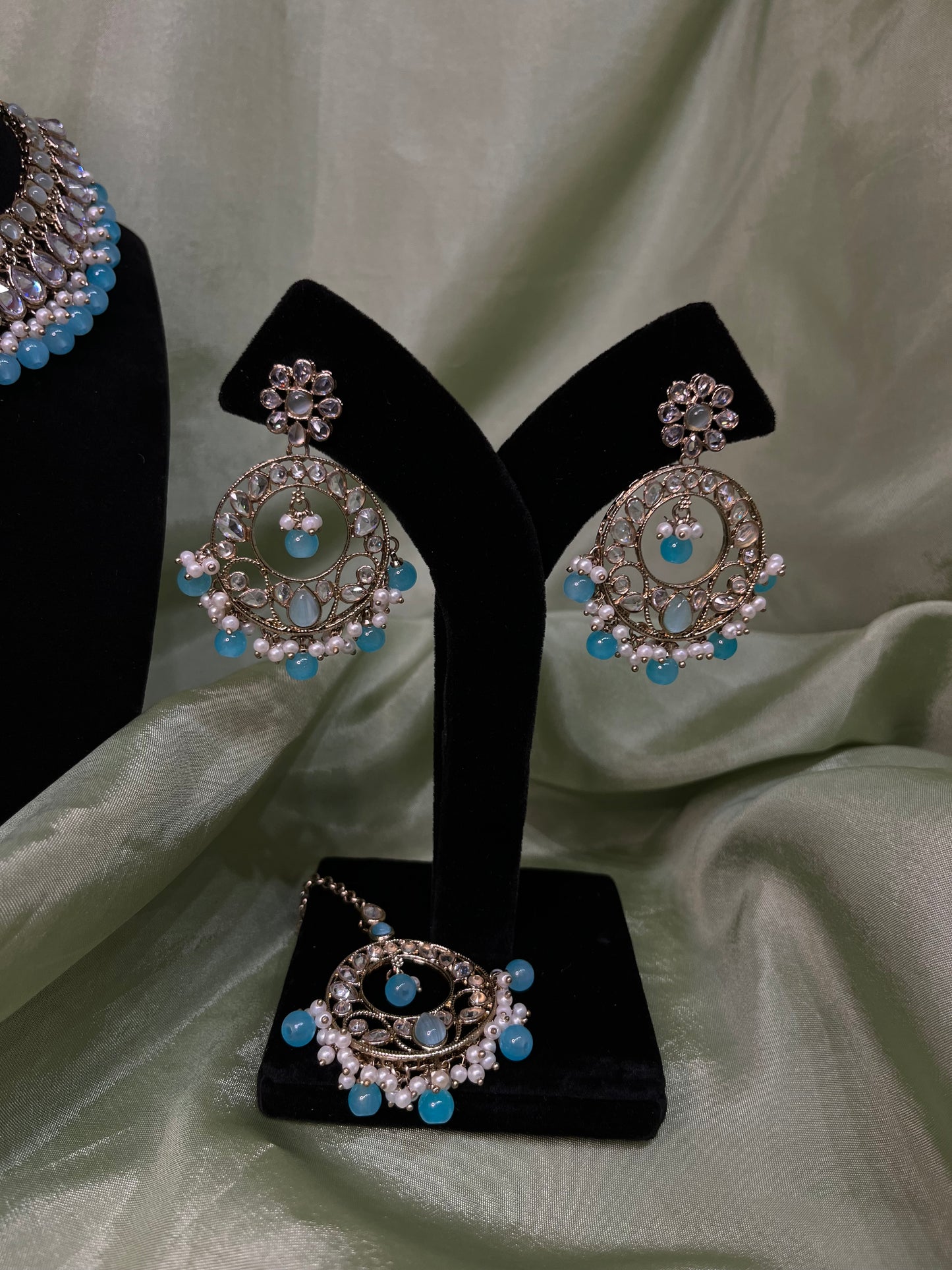Frozi necklace set