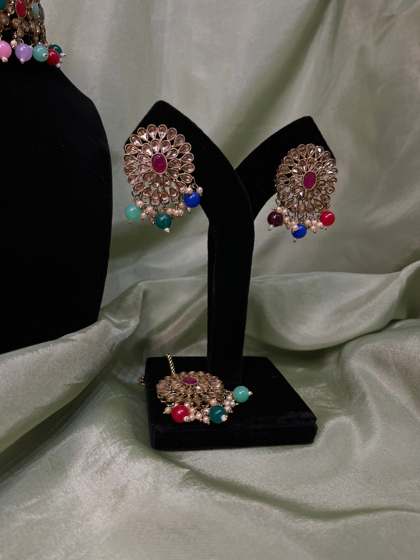 Multi choker set