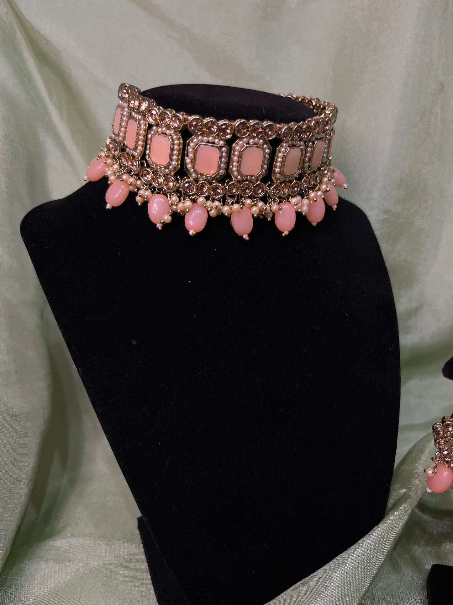 Peach choker set