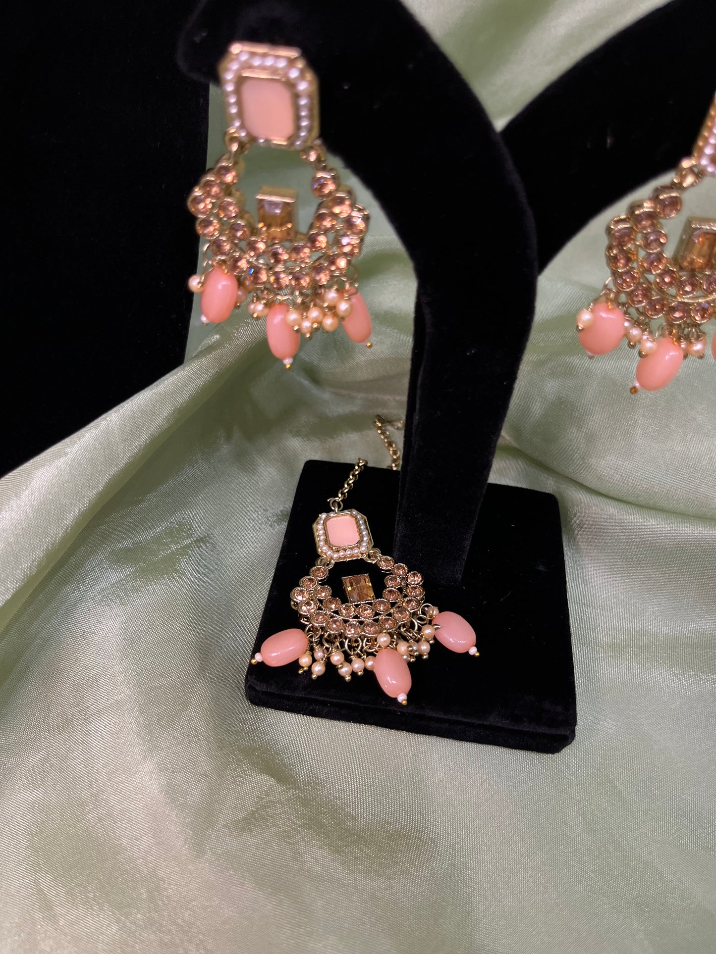 Peach choker set