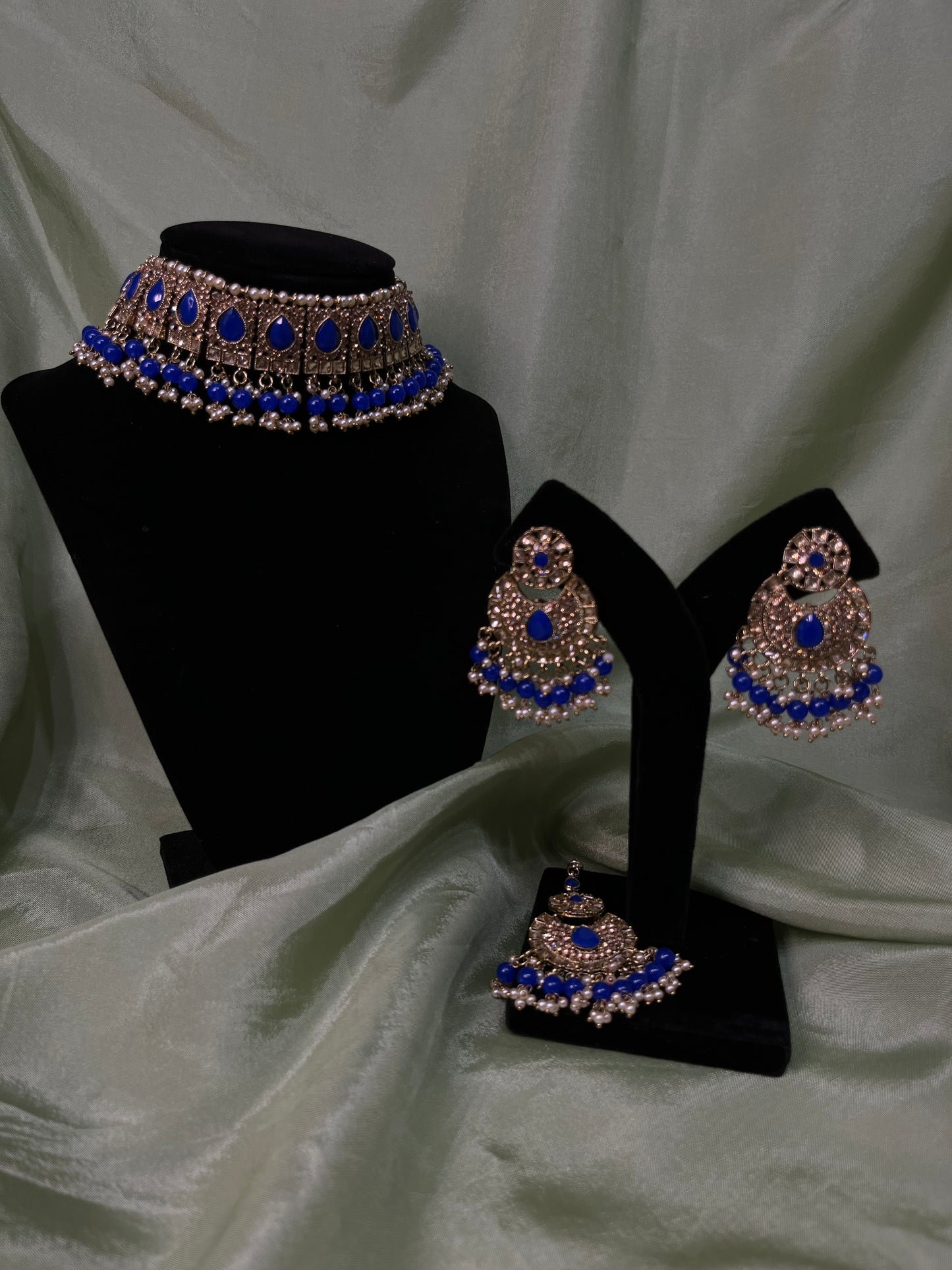 Royal blue choker set
