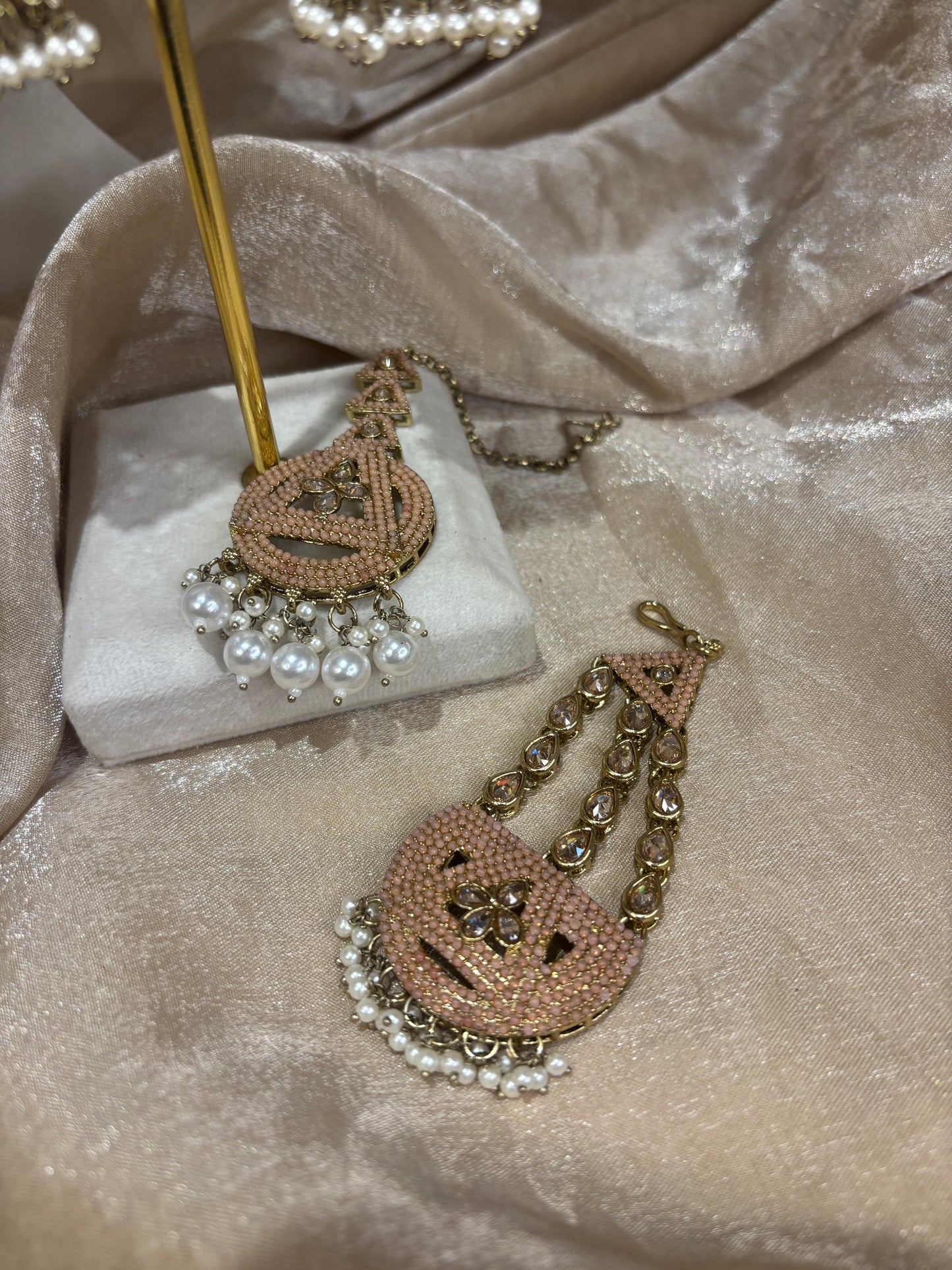 Peach choker set