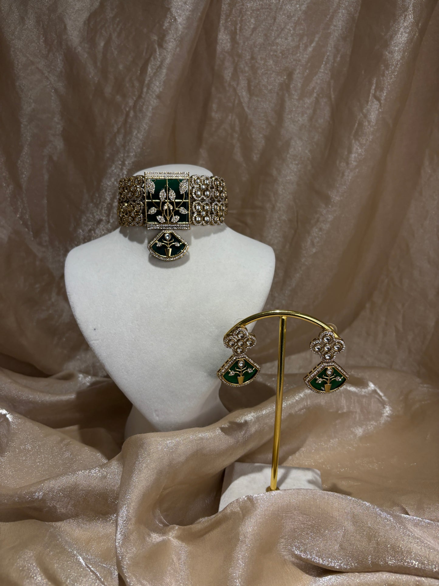 Emerald green choker set