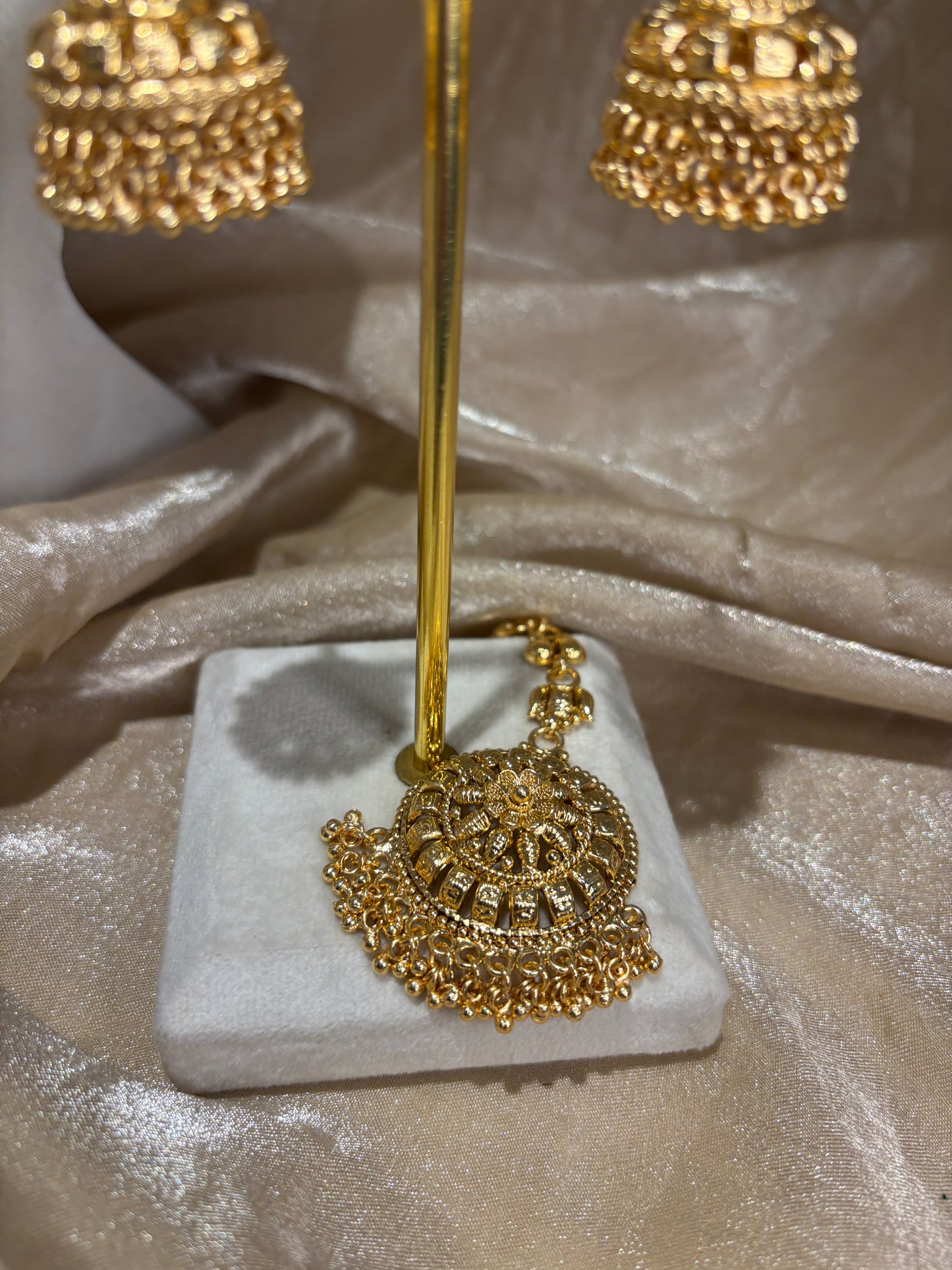 Gold-look necklace set