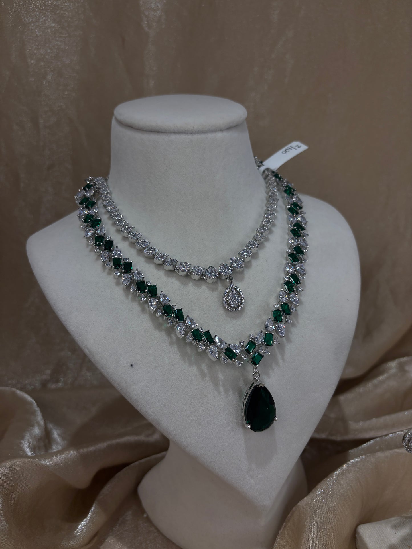Emerald green necklace set