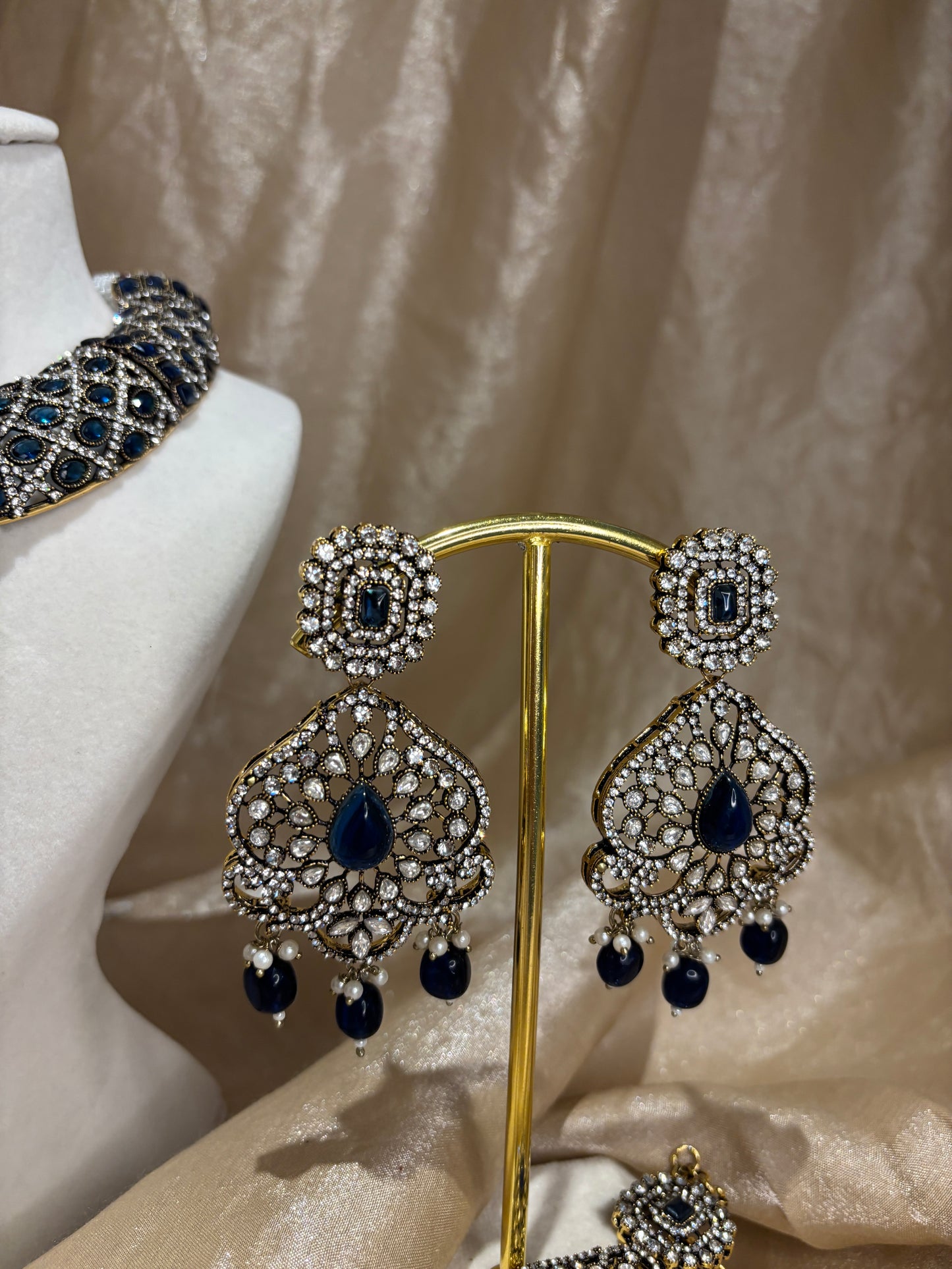 Navy blue necklace set