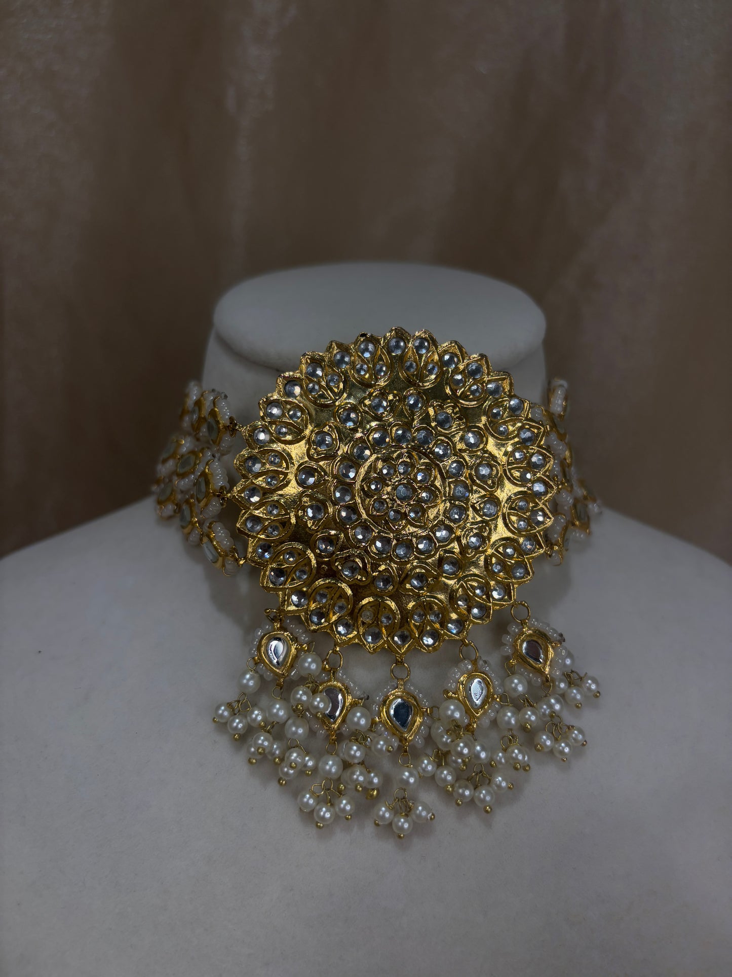 Gold thappa kundan set