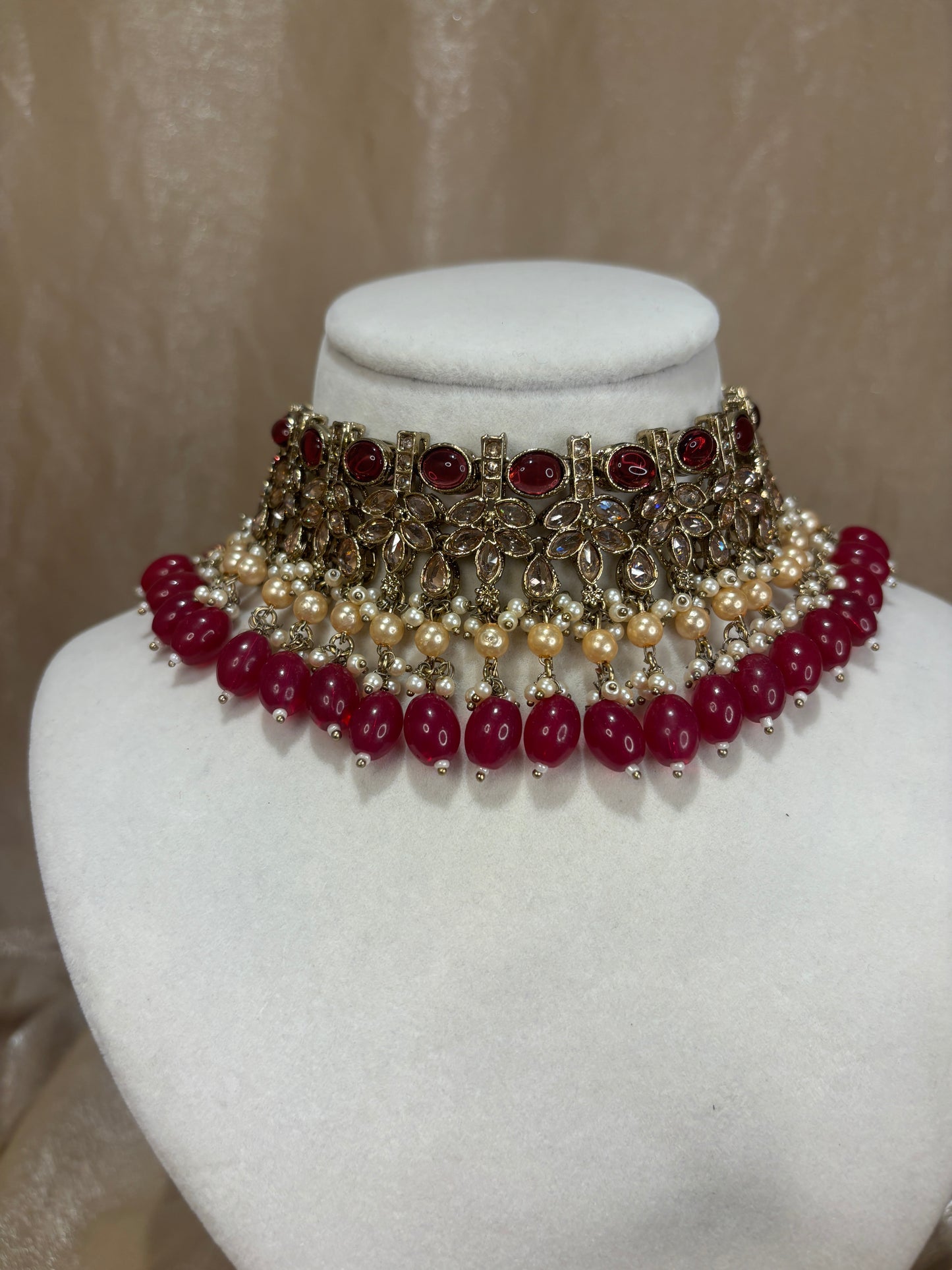 Red choker set