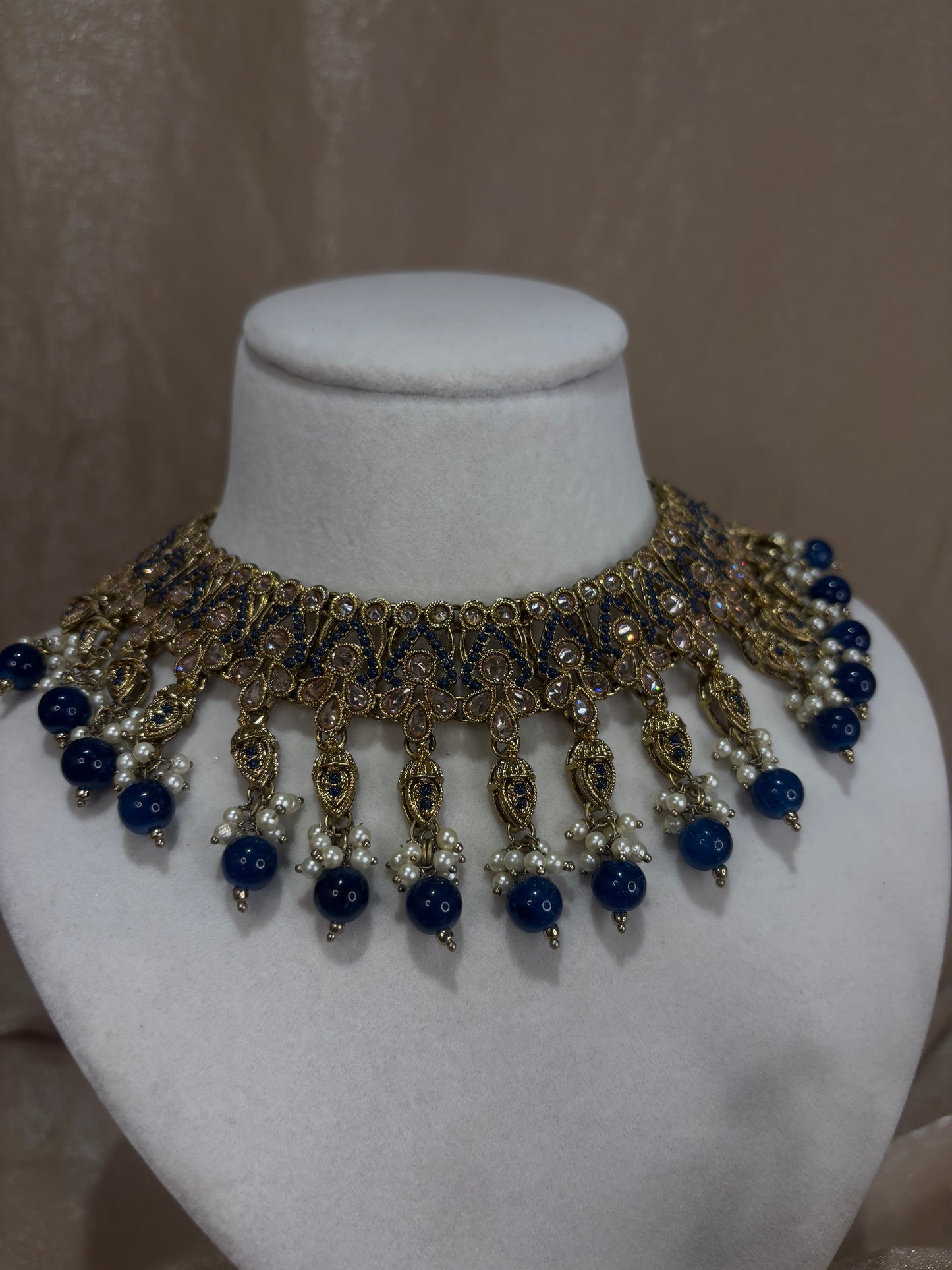 Navy blue necklace set