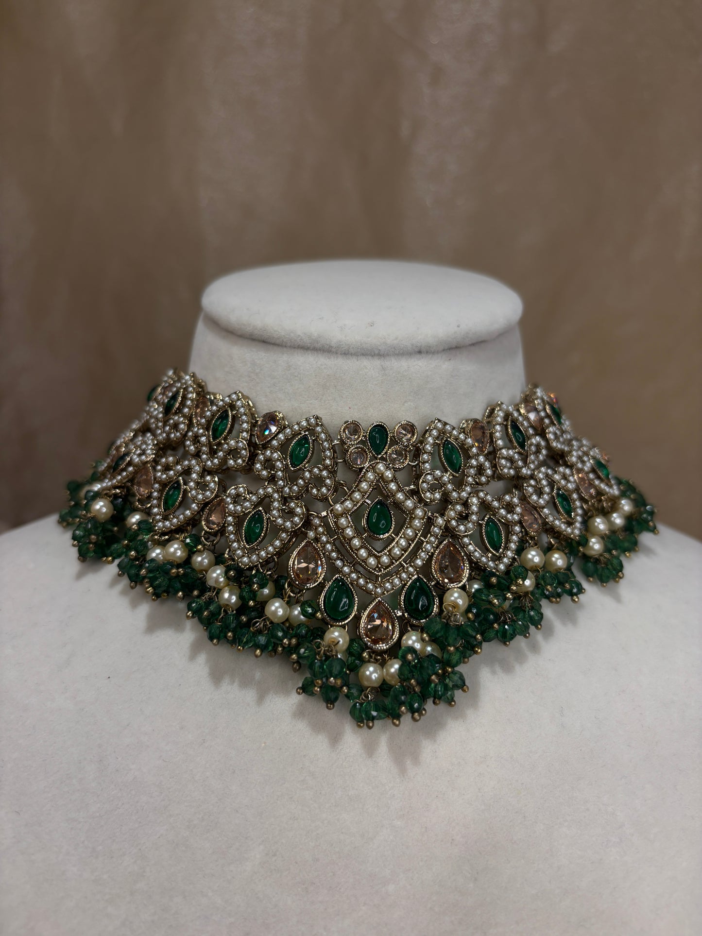 Heavy emerald green choker set