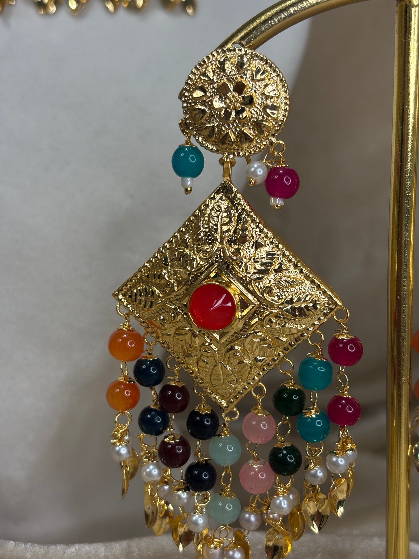 Multi-colour jadau choker set