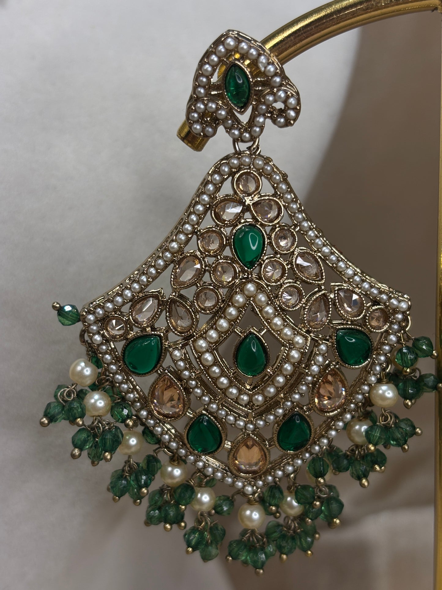 Heavy emerald green choker set