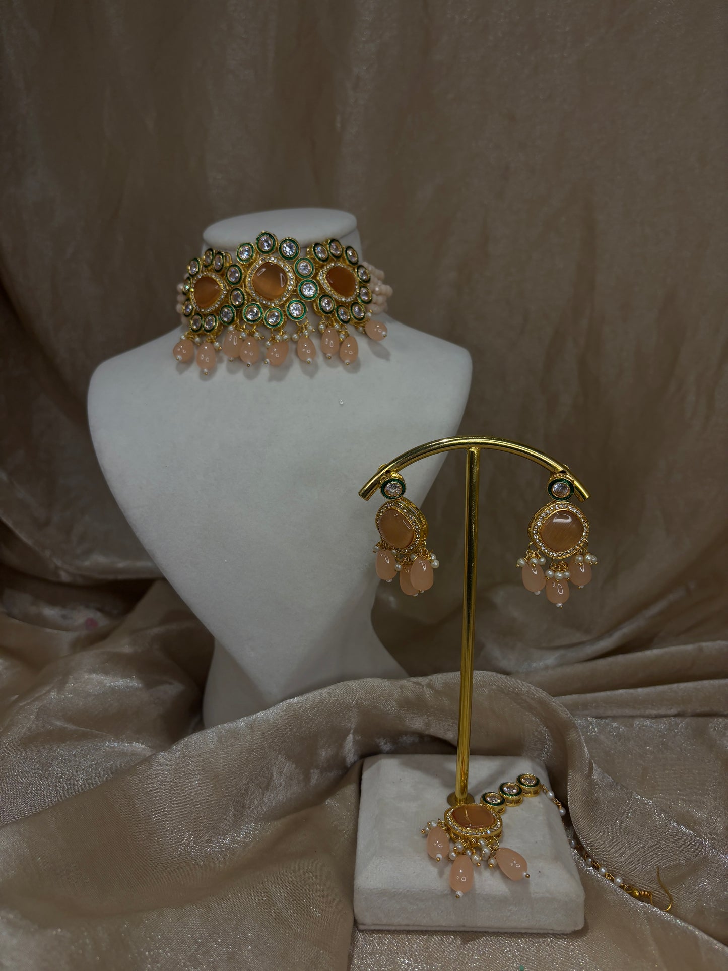 Peach choker set
