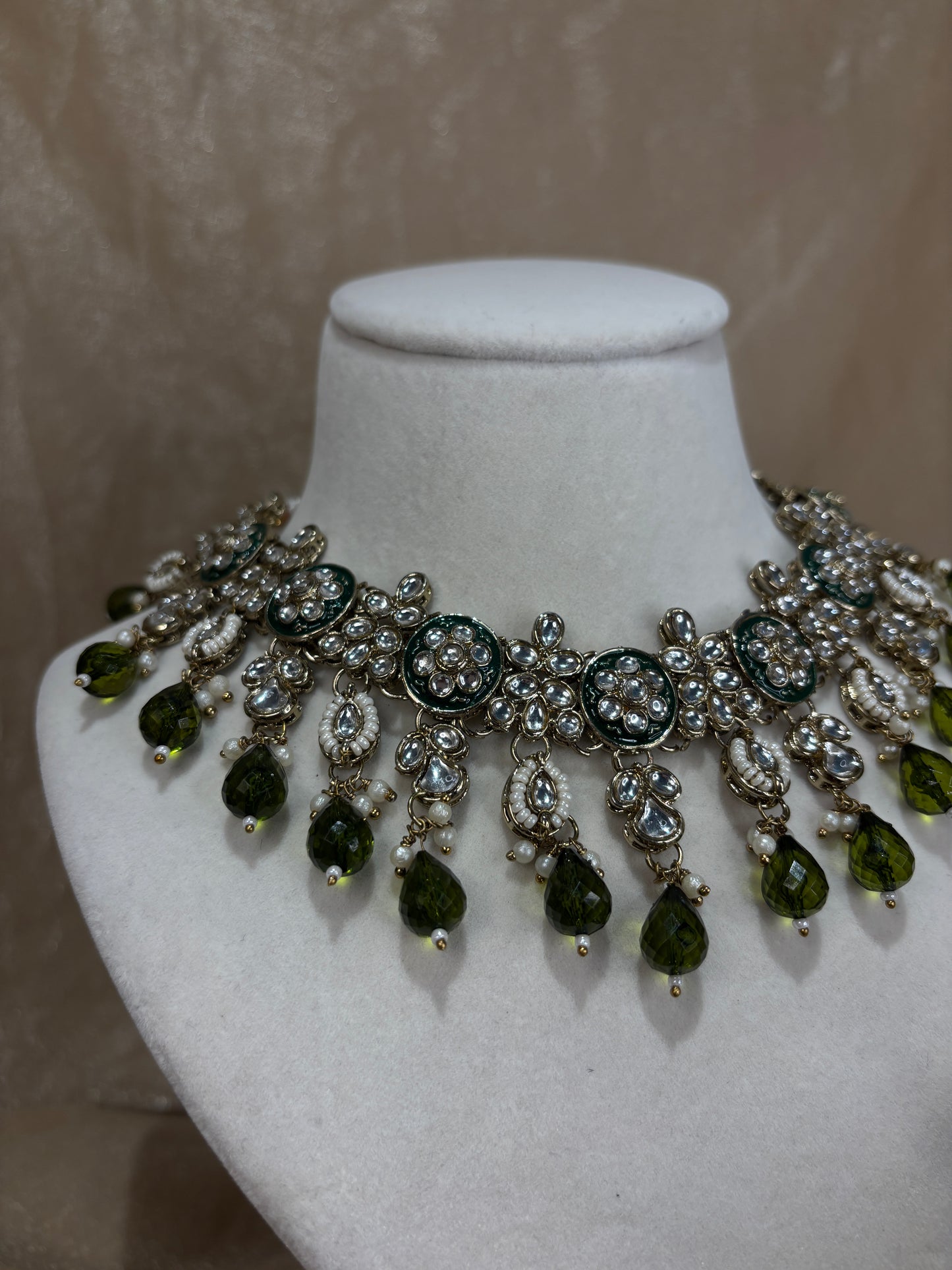 Green necklace set