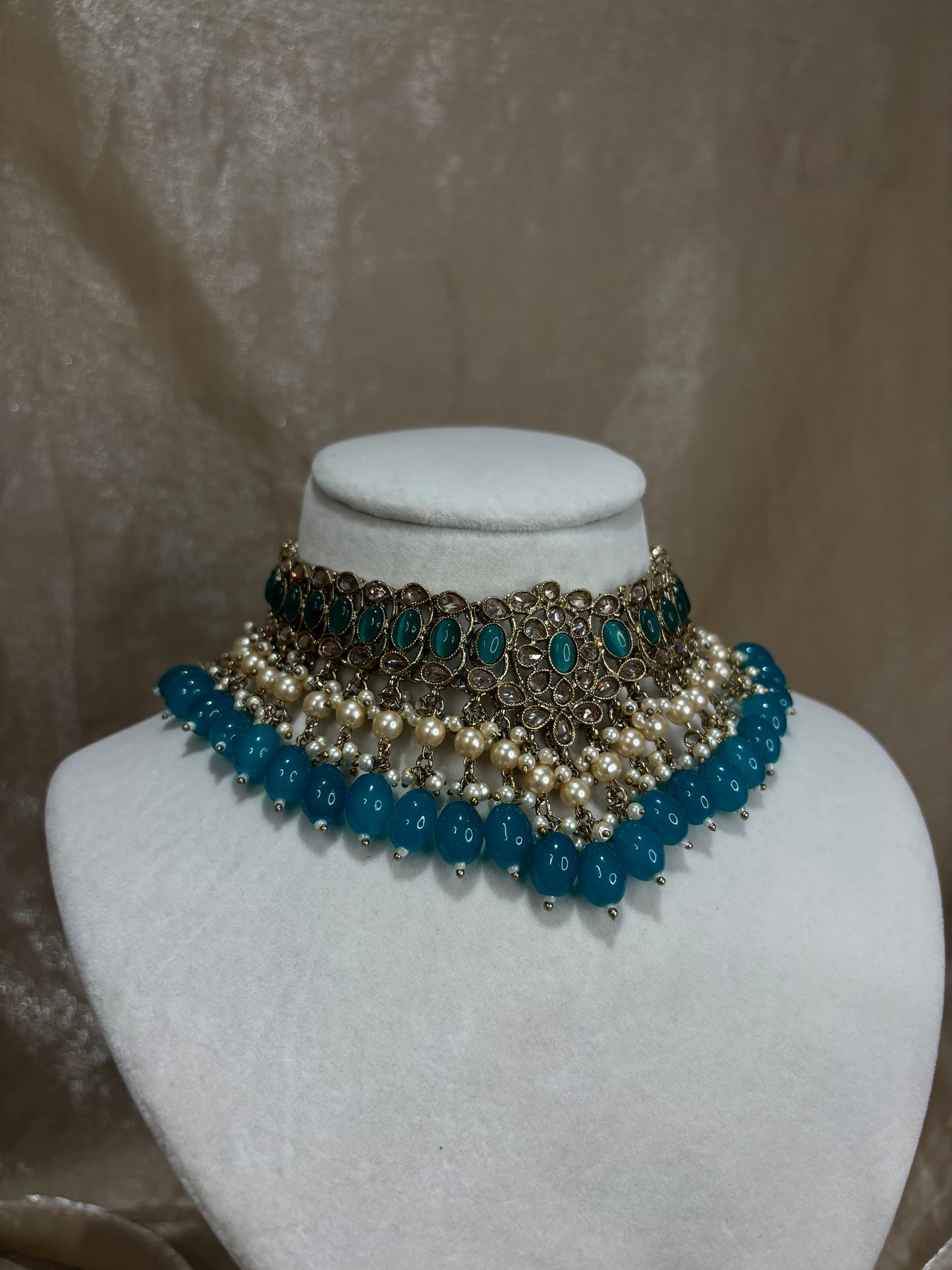 Blue choker set