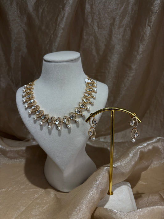 Gold necklace set