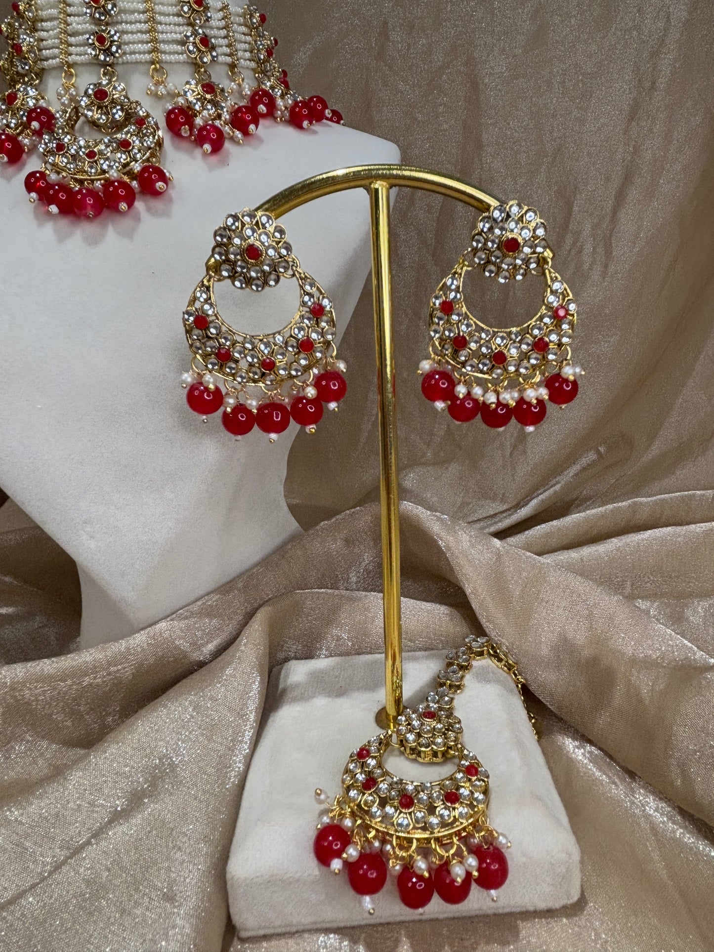 Red choker set
