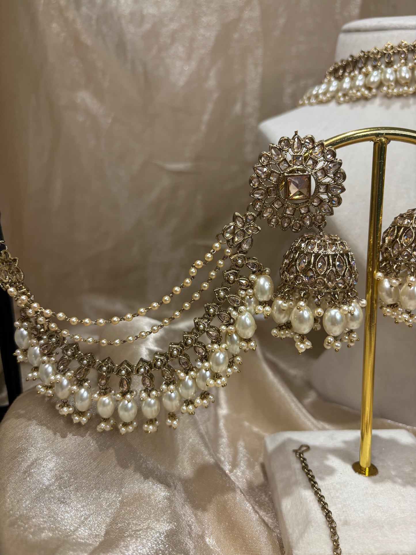 Gold necklace set