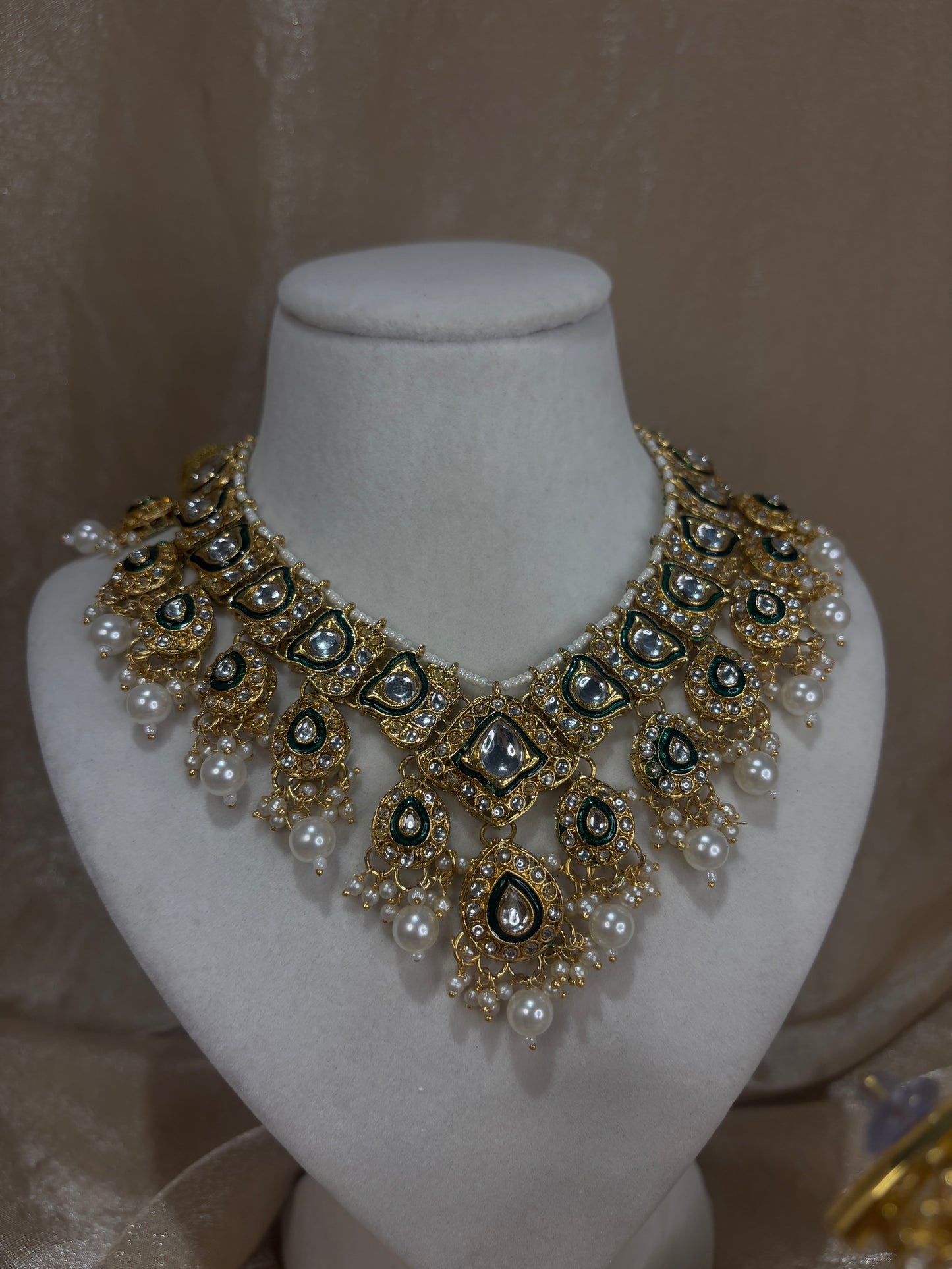Gold kundan necklace set