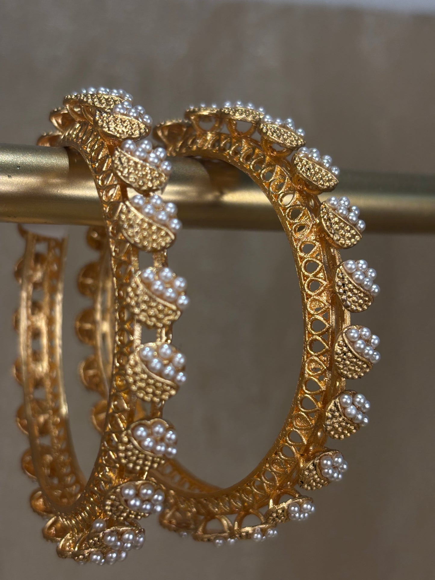 Yellow gold pearl details