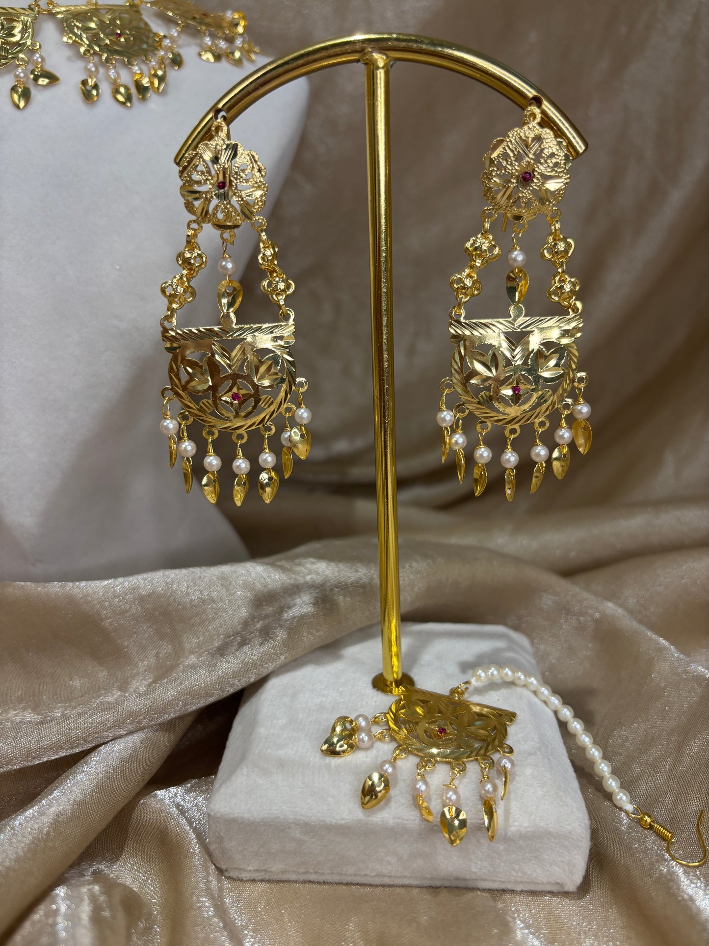 Traditional jadau necklace set