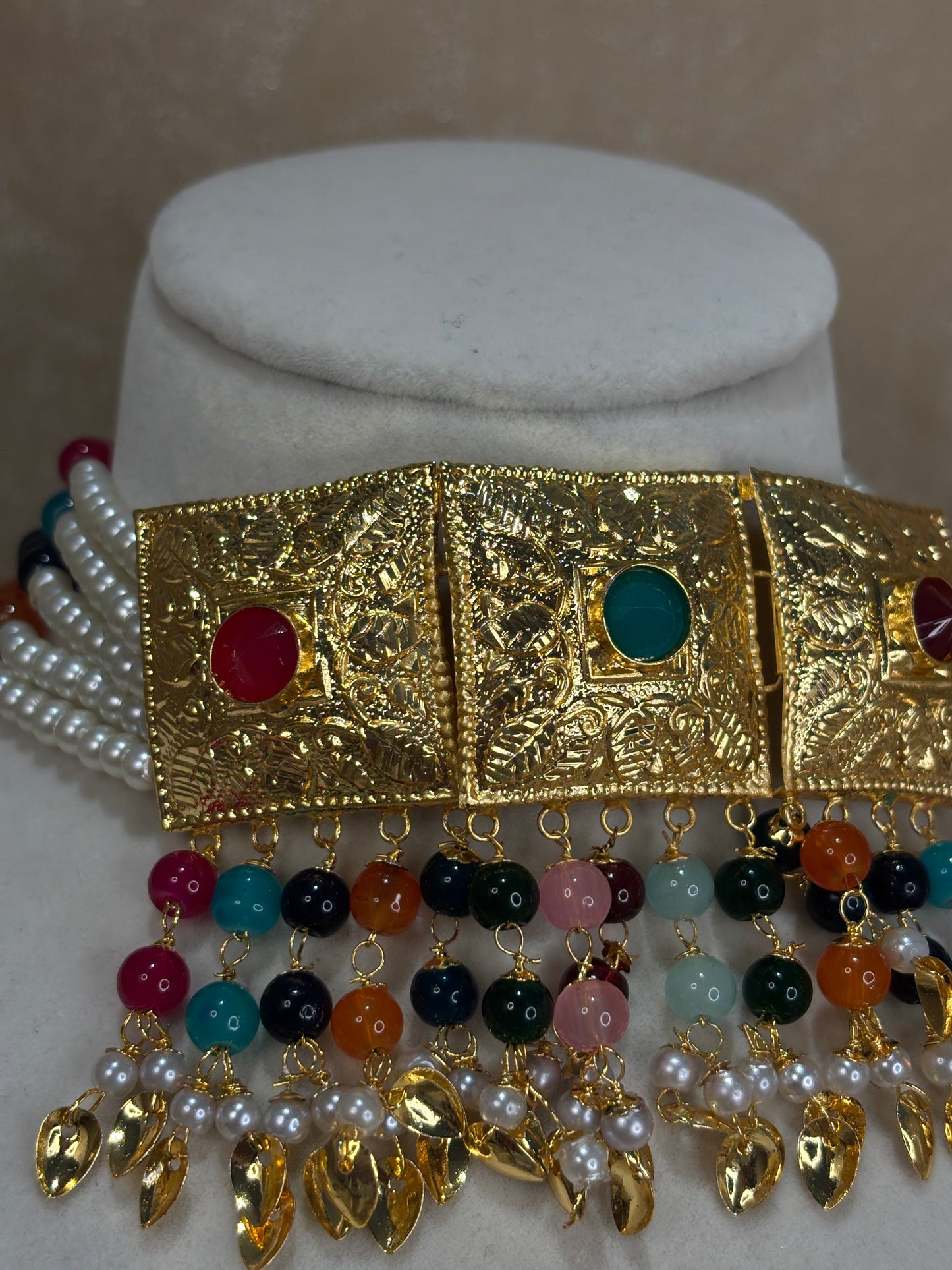 Multi-colour jadau choker set