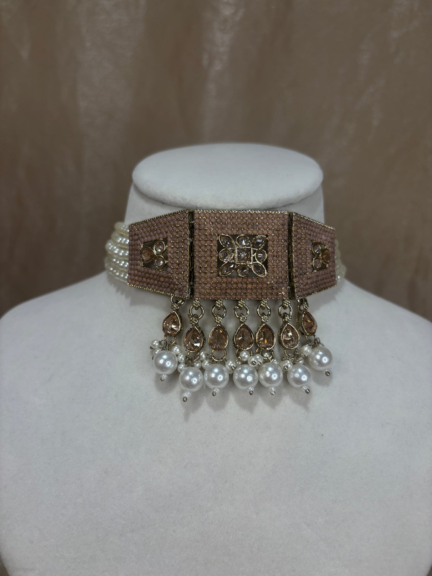 Peach choker set