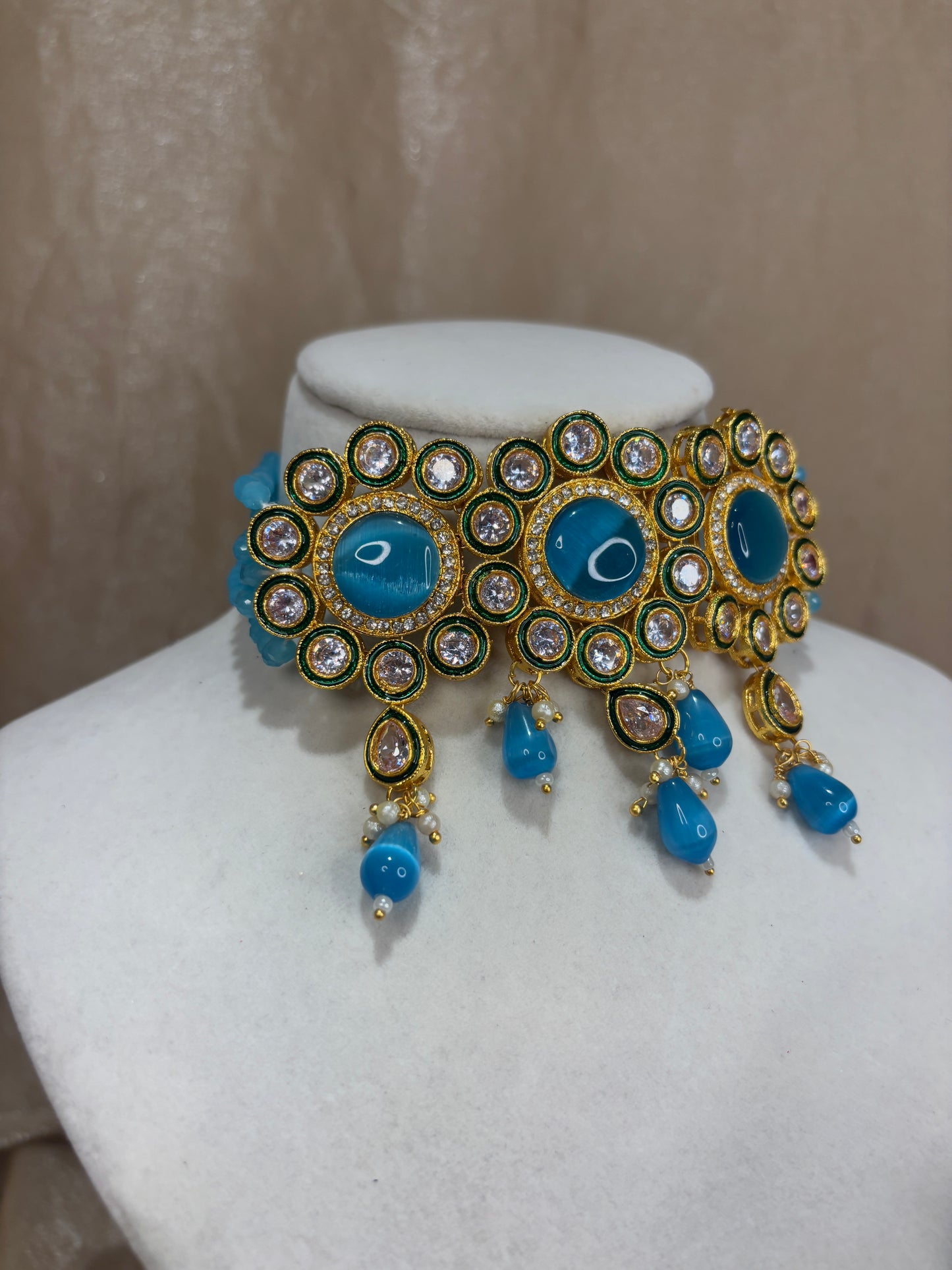 Blue choker set