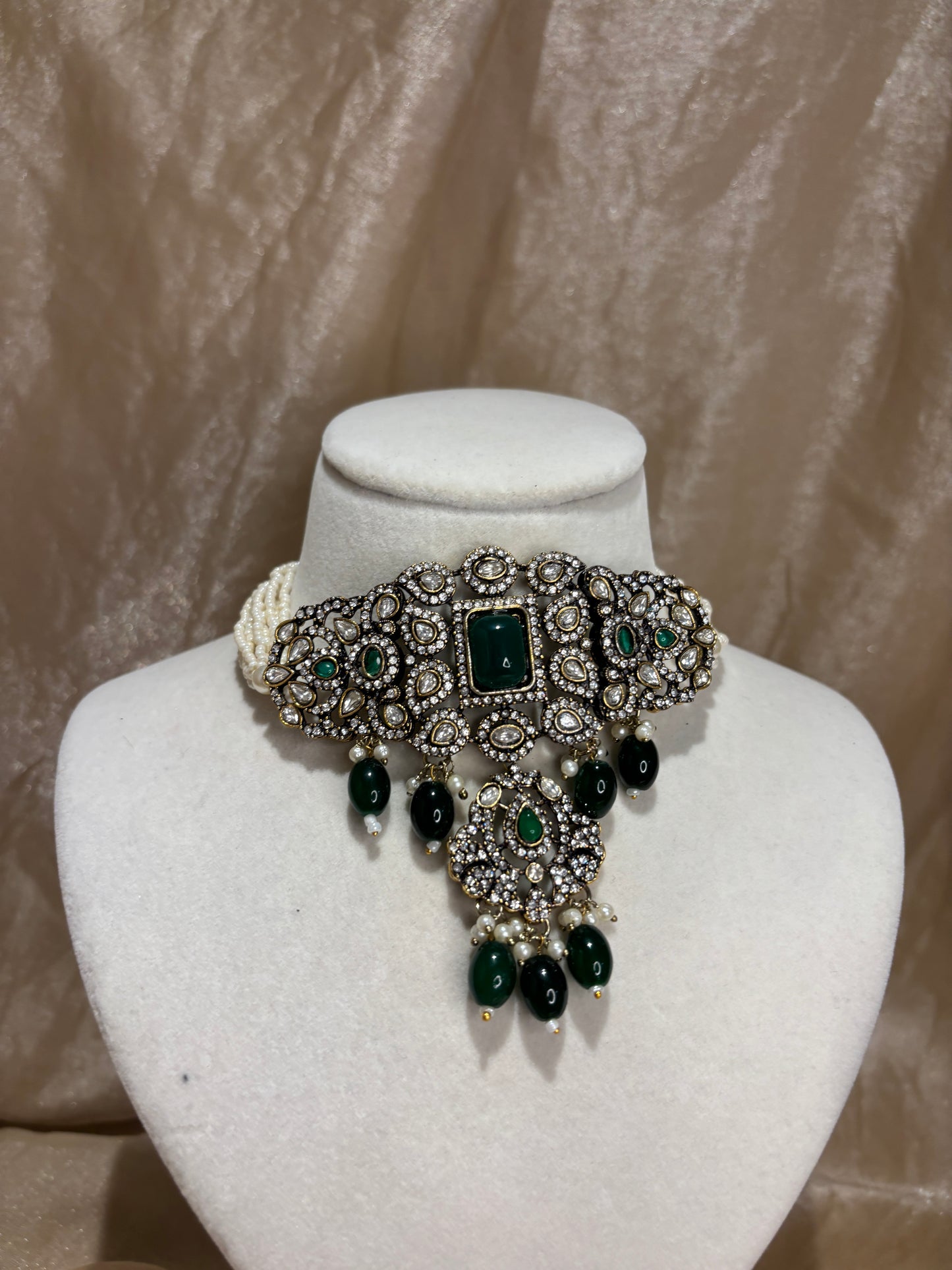 Emerald green choker set
