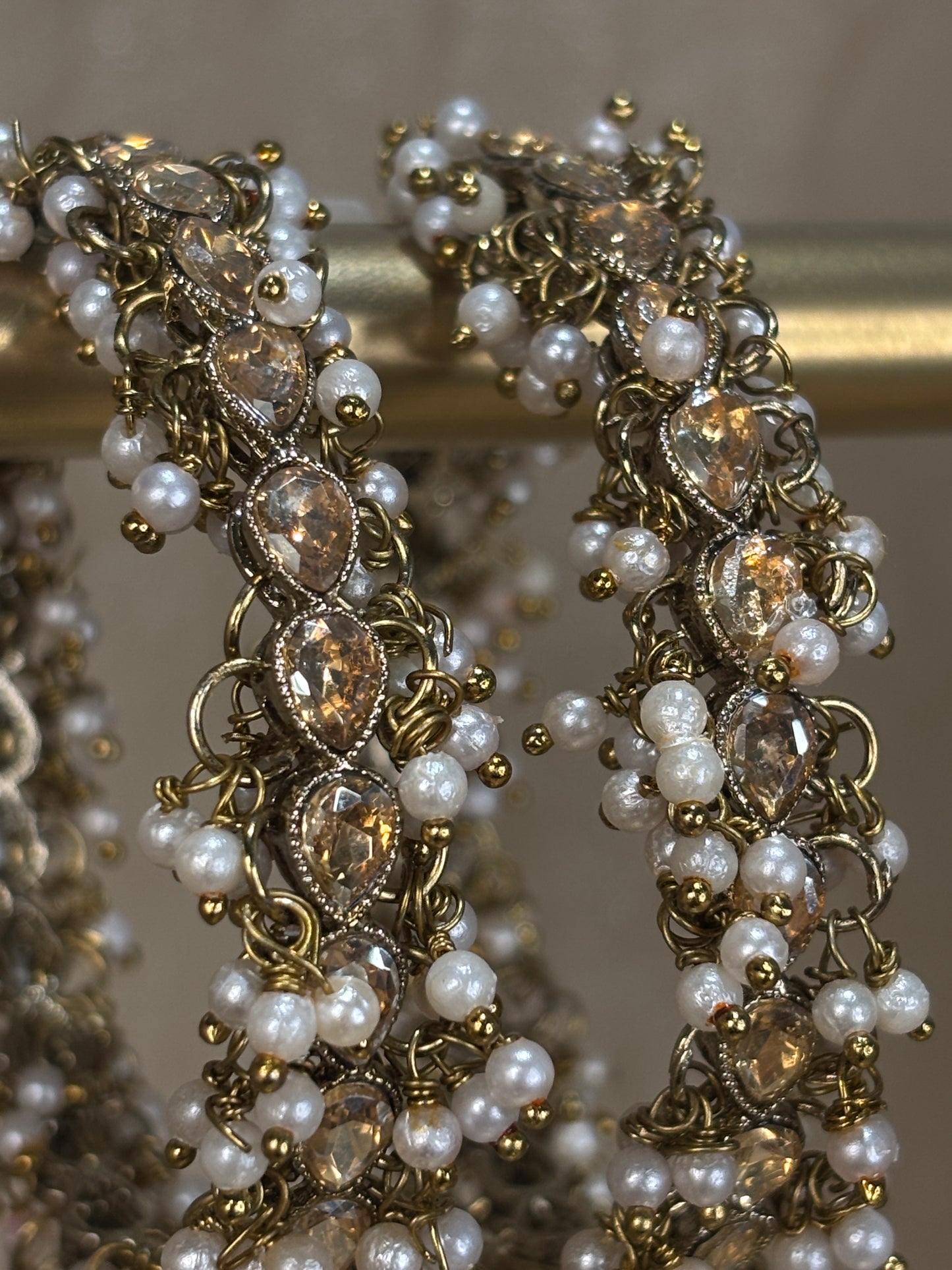Gold pearl detail kare