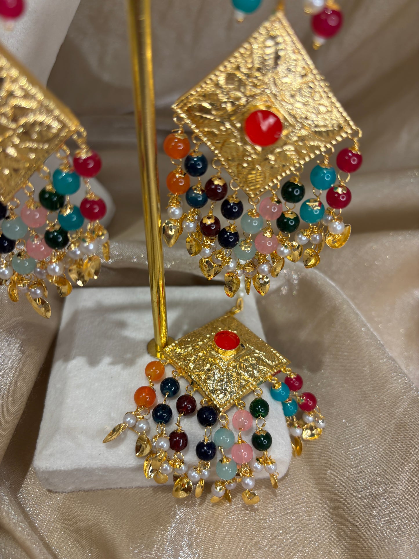 Multi-colour jadau choker set