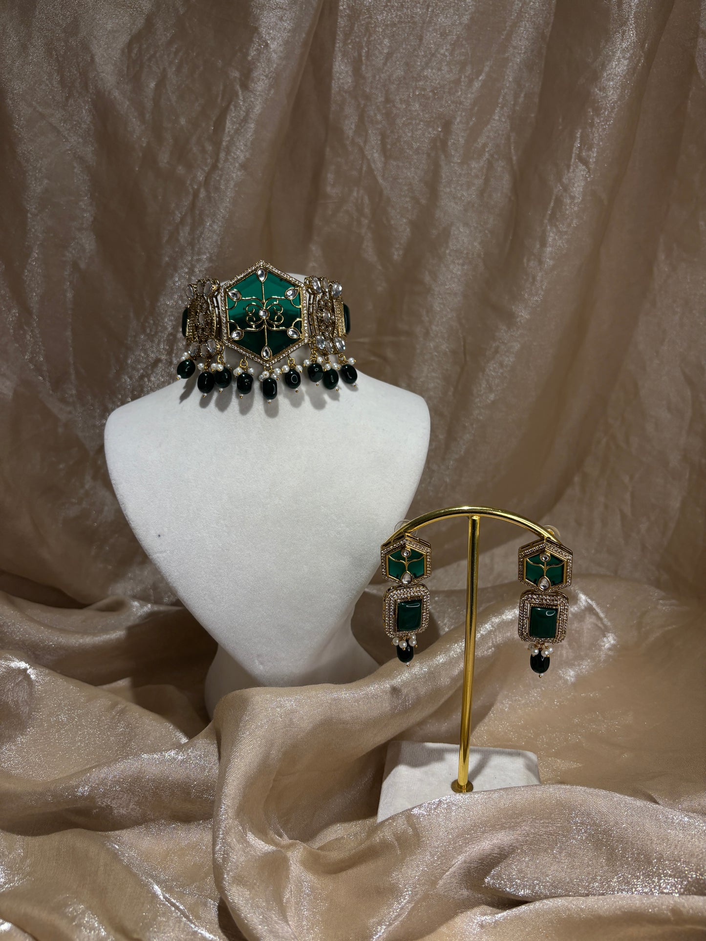 Emerald green choker set