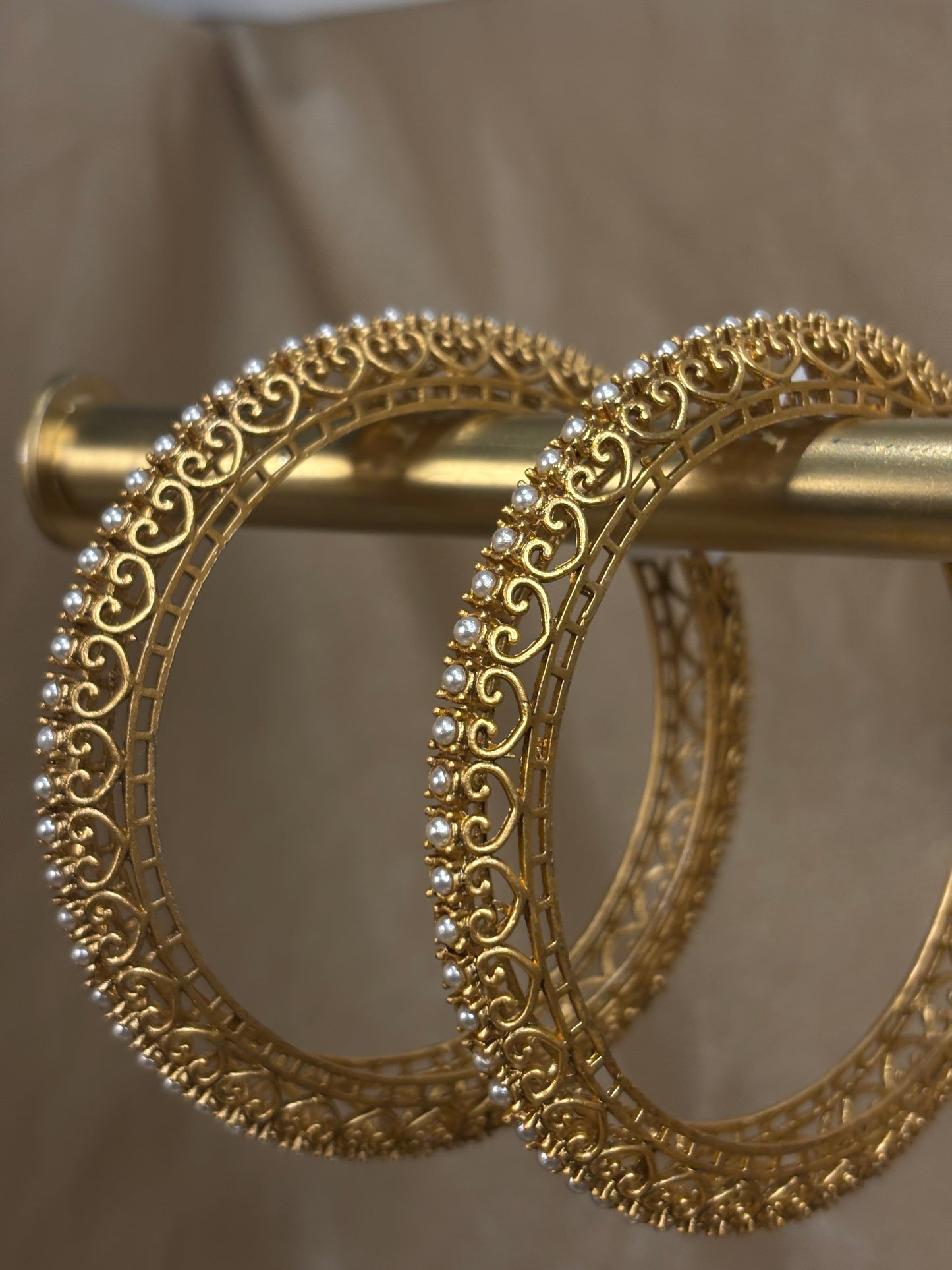 Gold pearl detail kare