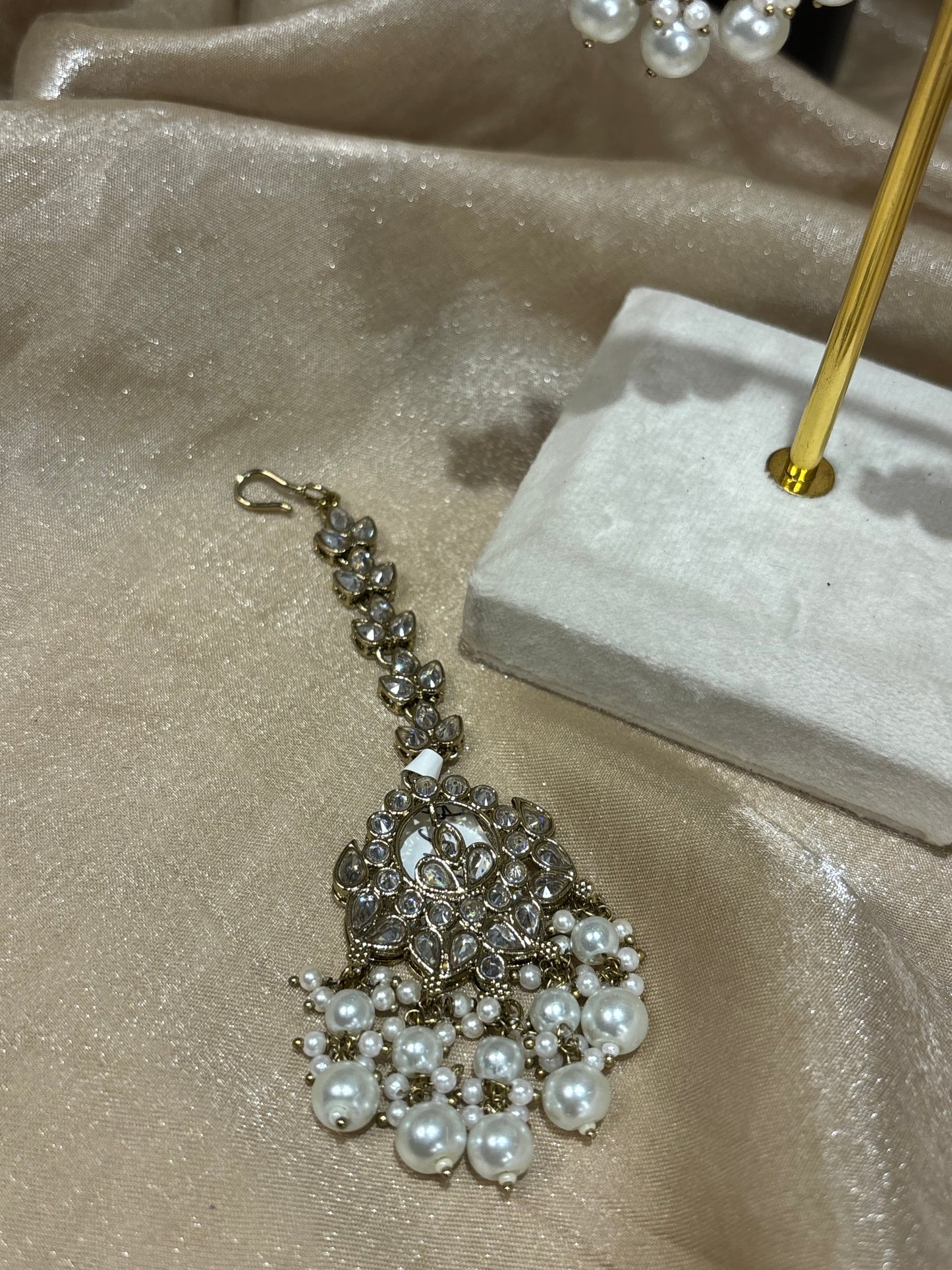 White gold earring/tikka set