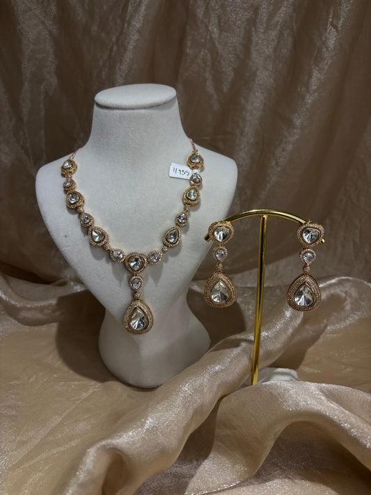 Gold necklace set