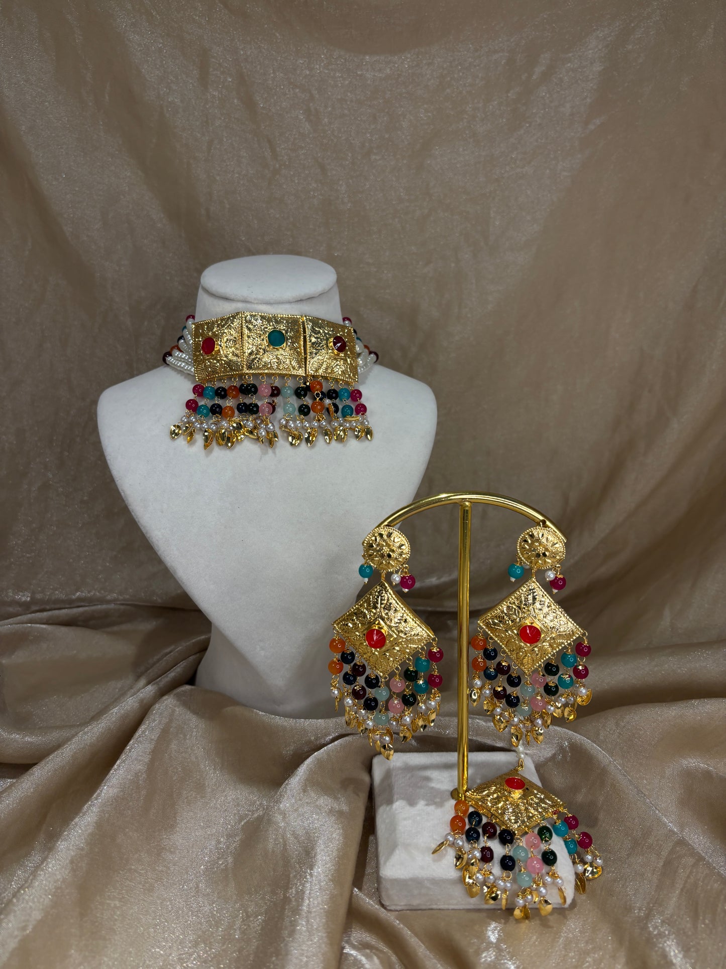 Multi-colour jadau choker set
