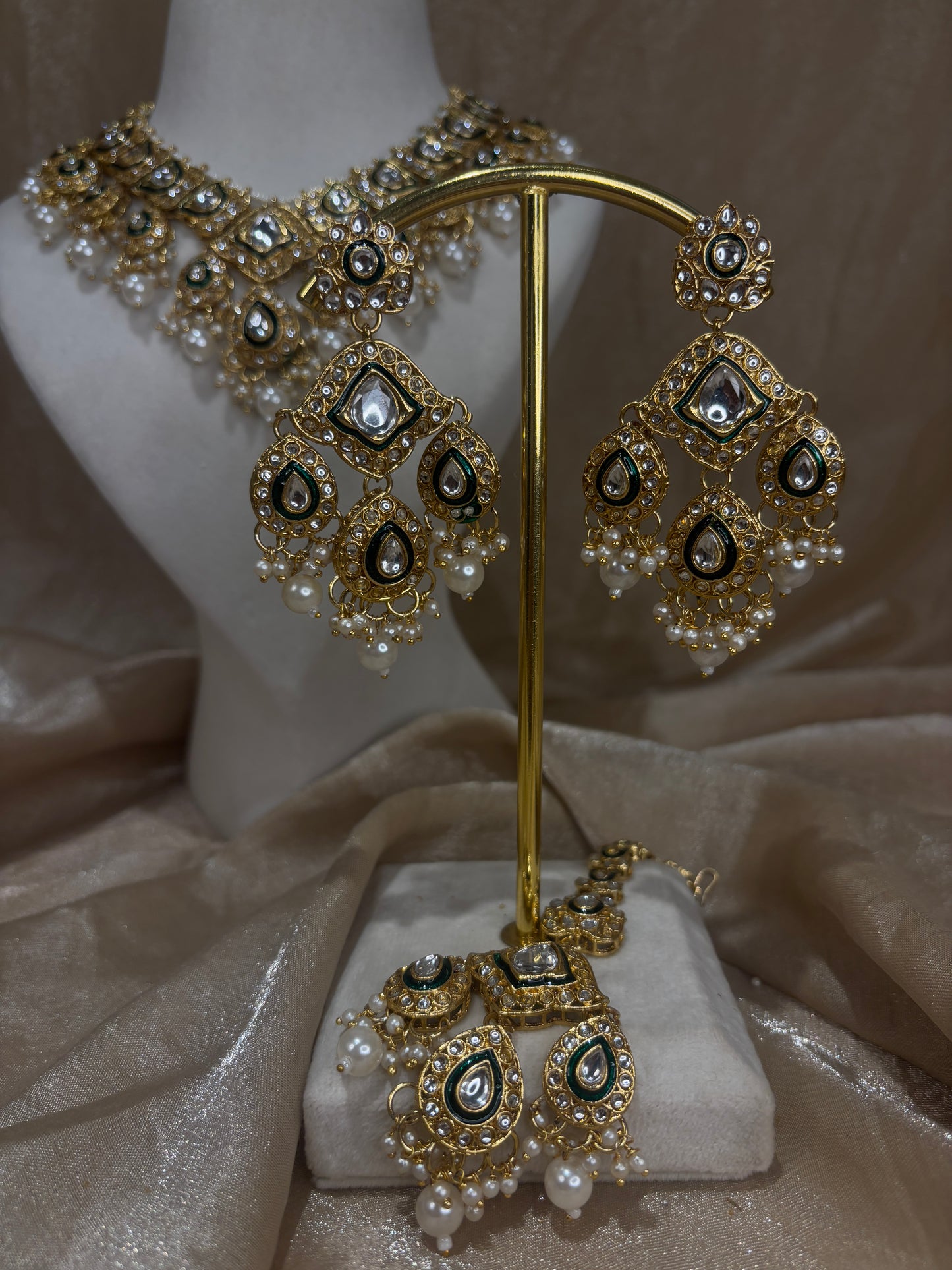 Gold kundan necklace set