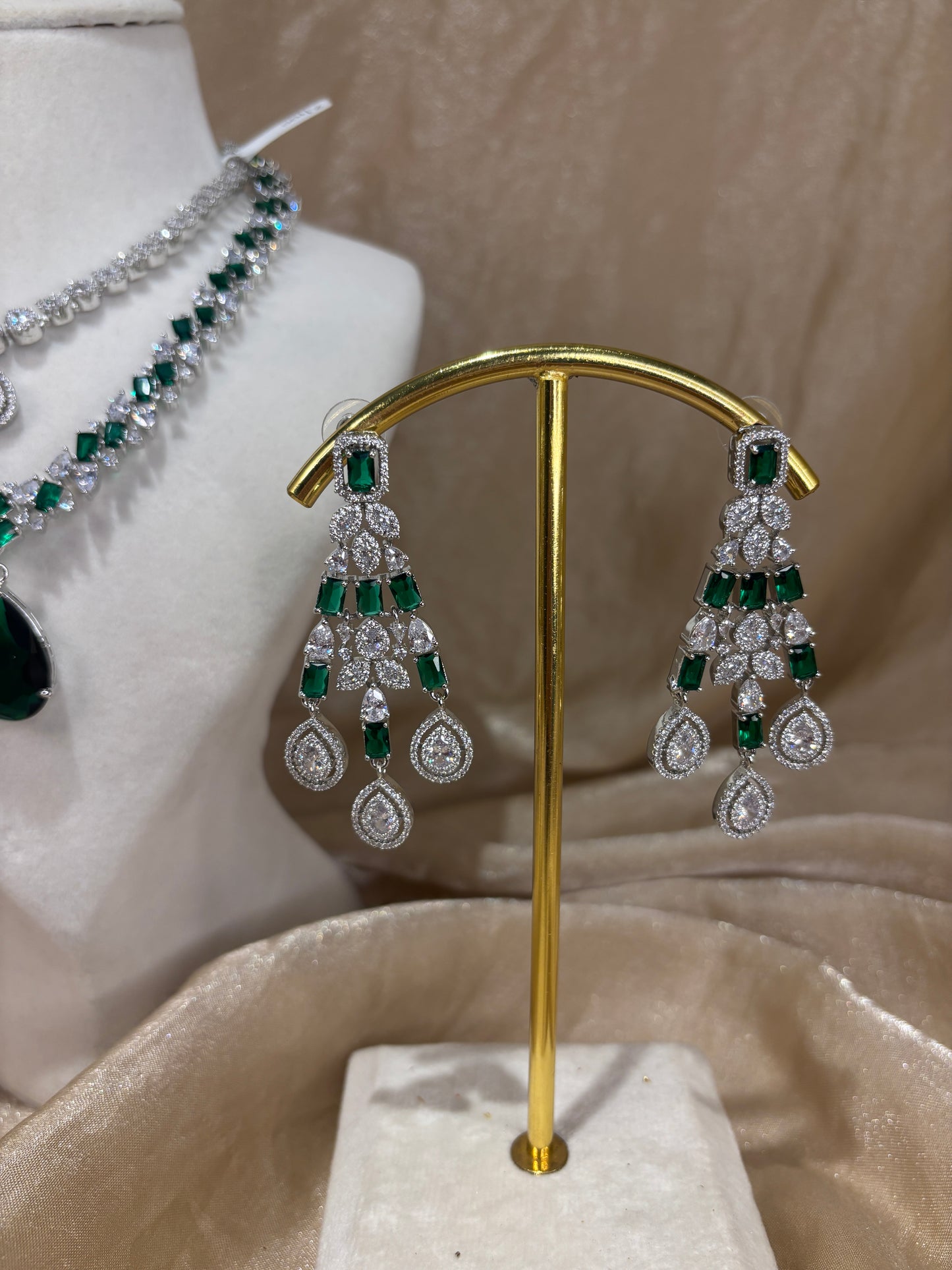 Emerald green necklace set
