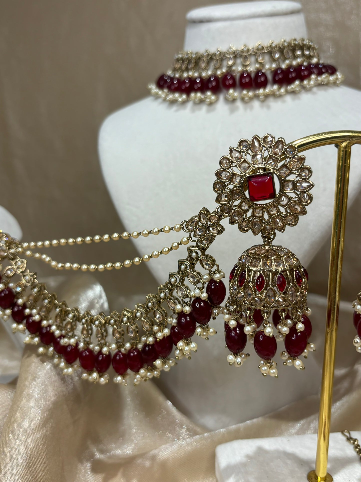Maroon necklace set