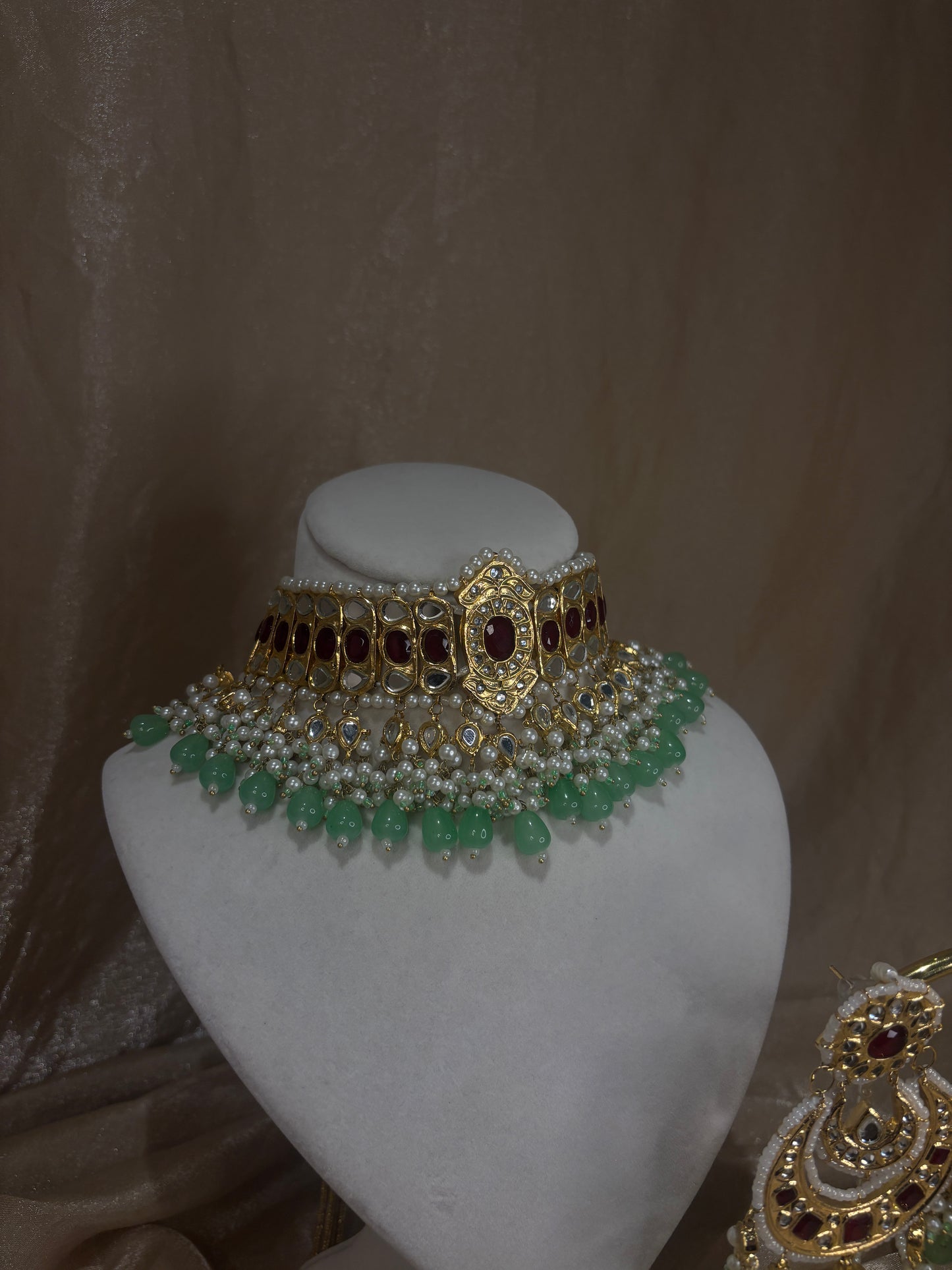 Maroon/mint green heavy choker